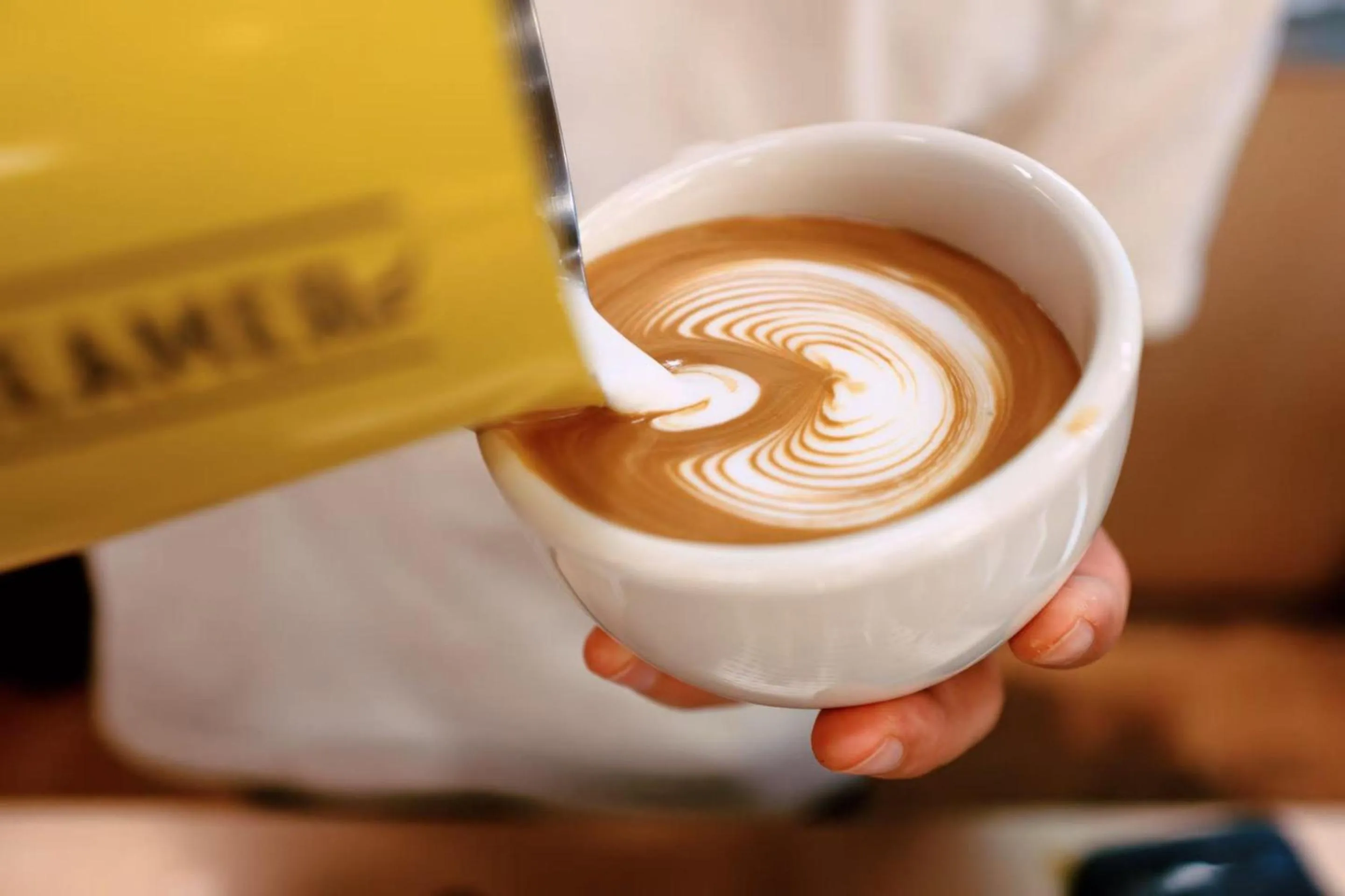 Coffee/tea facilities in Templeside Courtyard Hotel Close to Sqaure Forbidden next to White temple Free laundry and breakfast Personalized Needs Develop