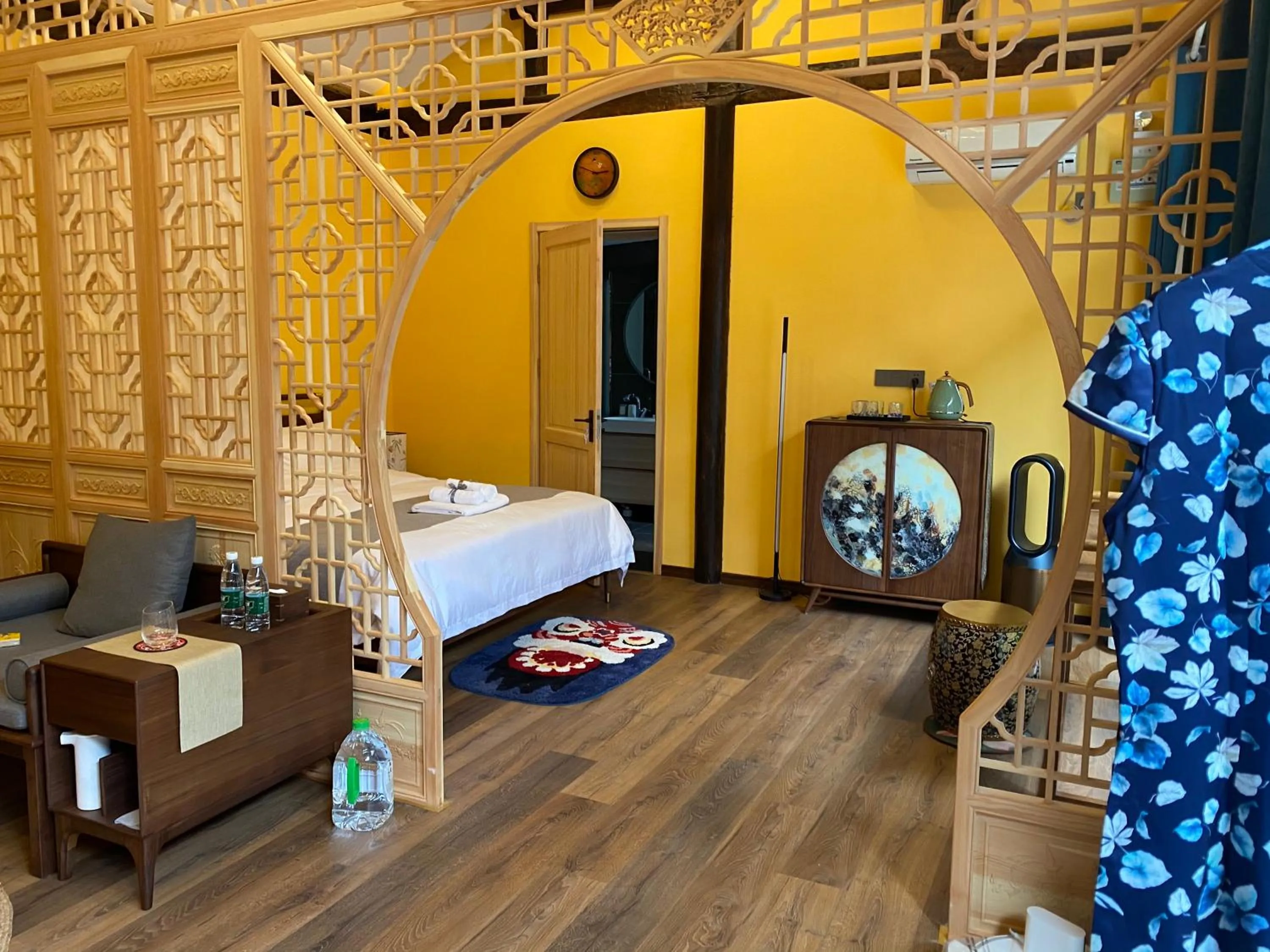 Living room, Bed in Templeside Beijing