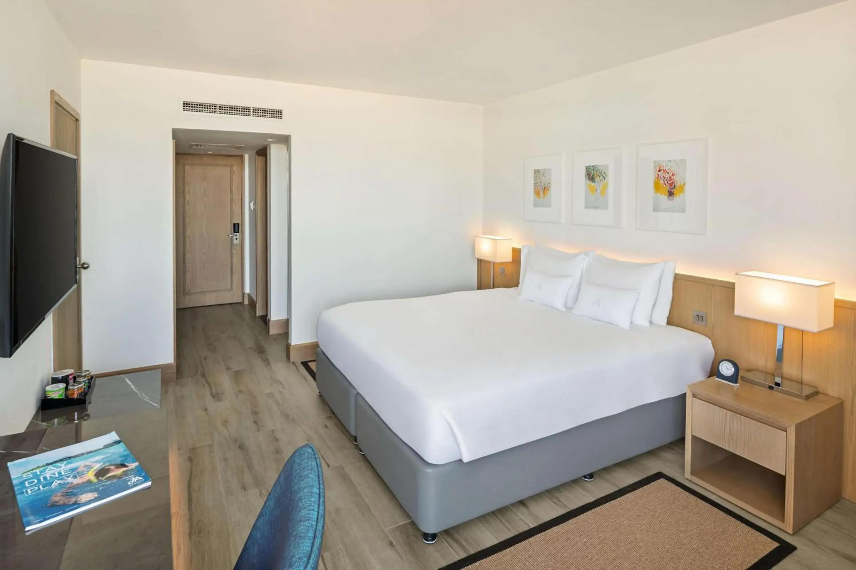 Bedroom, Bed in JA Beach Hotel, Dubai Bedroom, Bed in JA Beach Hotel, Dubai