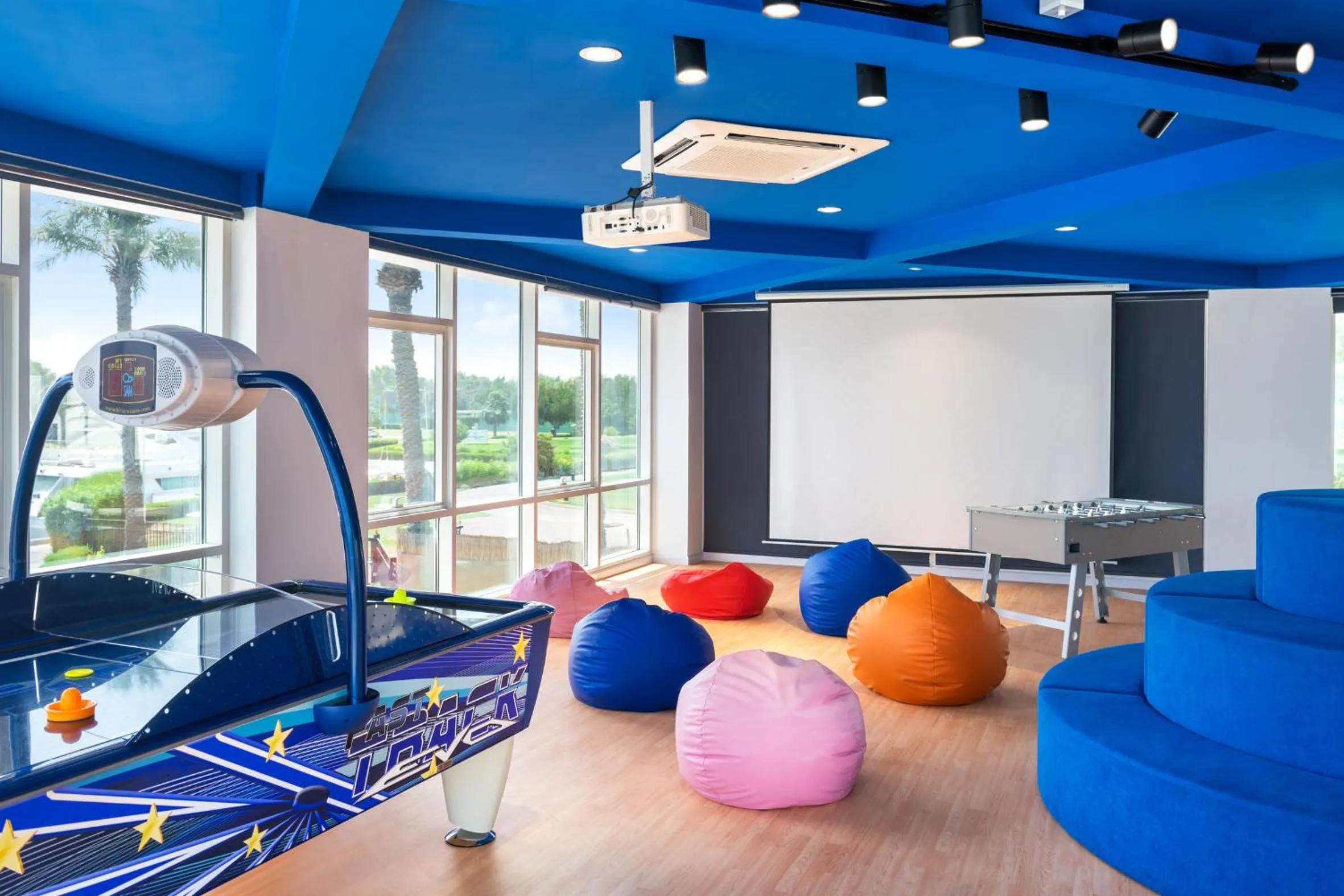 Kids's club in JA Beach Hotel, Dubai
