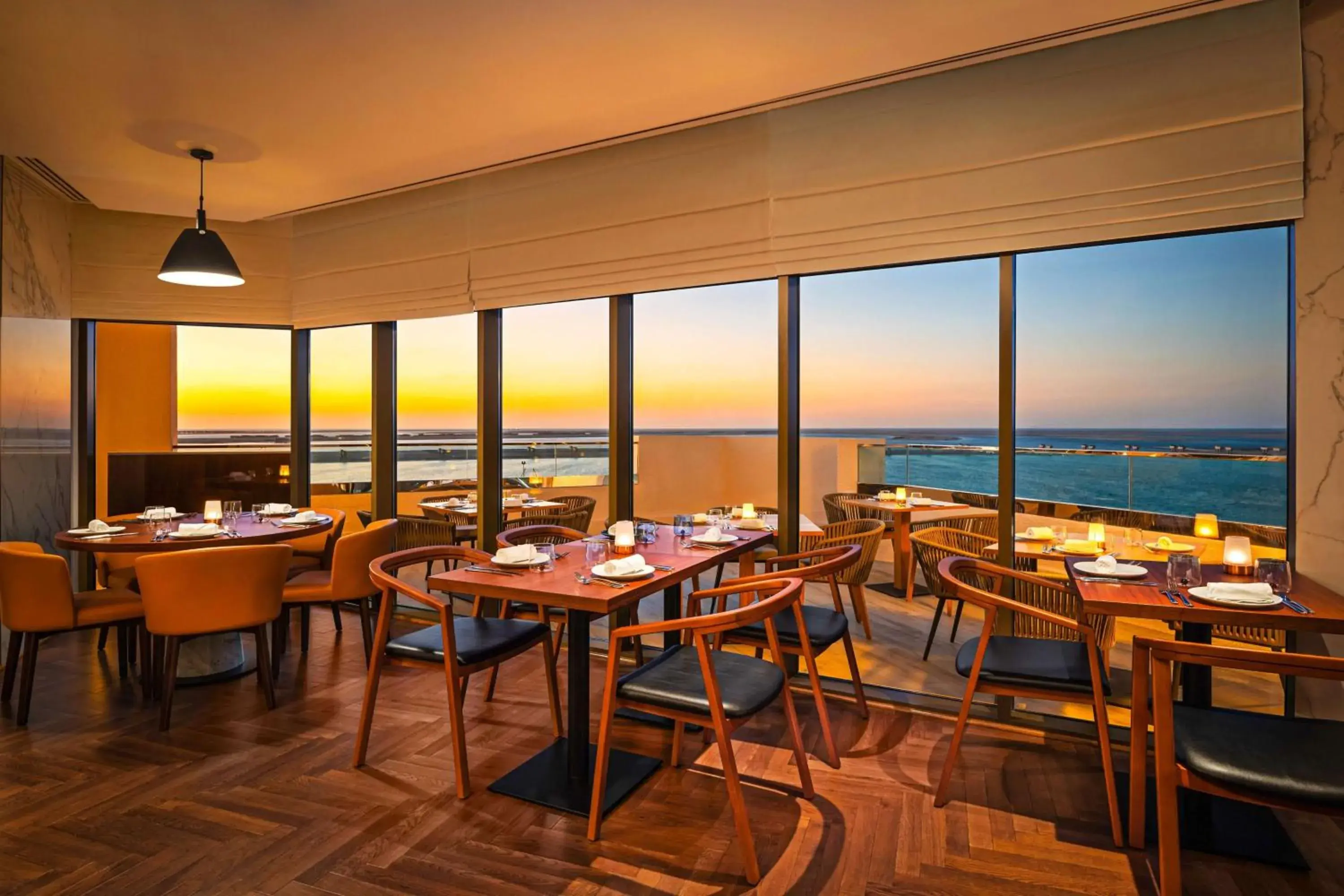 Restaurant/places to eat in JA Beach Hotel, Dubai Restaurant/places to eat in JA Beach Hotel, Dubai