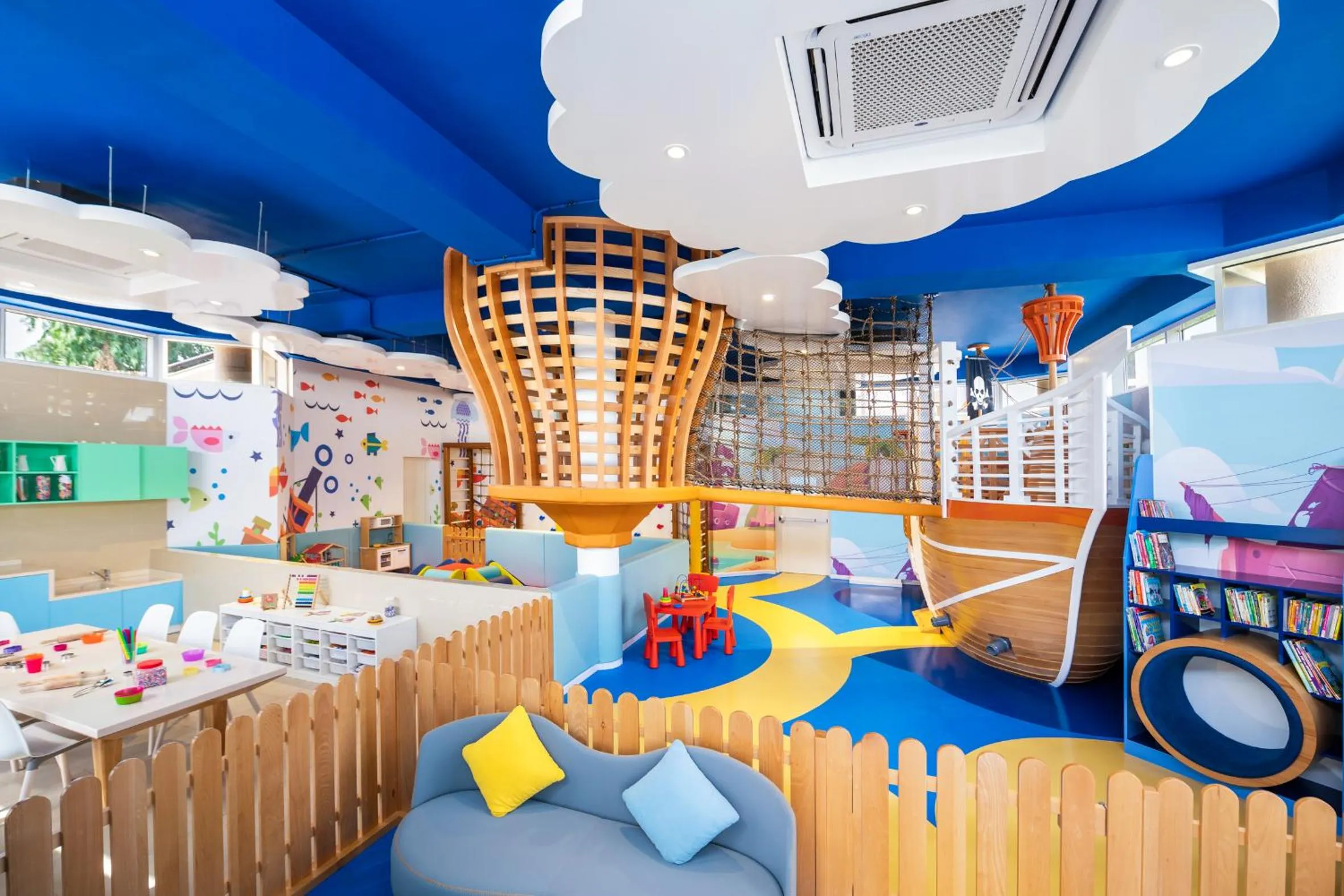 Kids's club in JA Beach Hotel, Dubai
