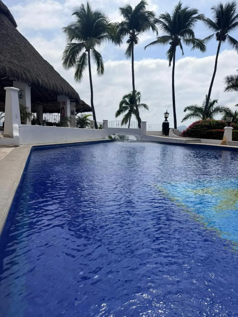 Swimming pool in Depto familiar con vista al mar en Playasol Manzanillo