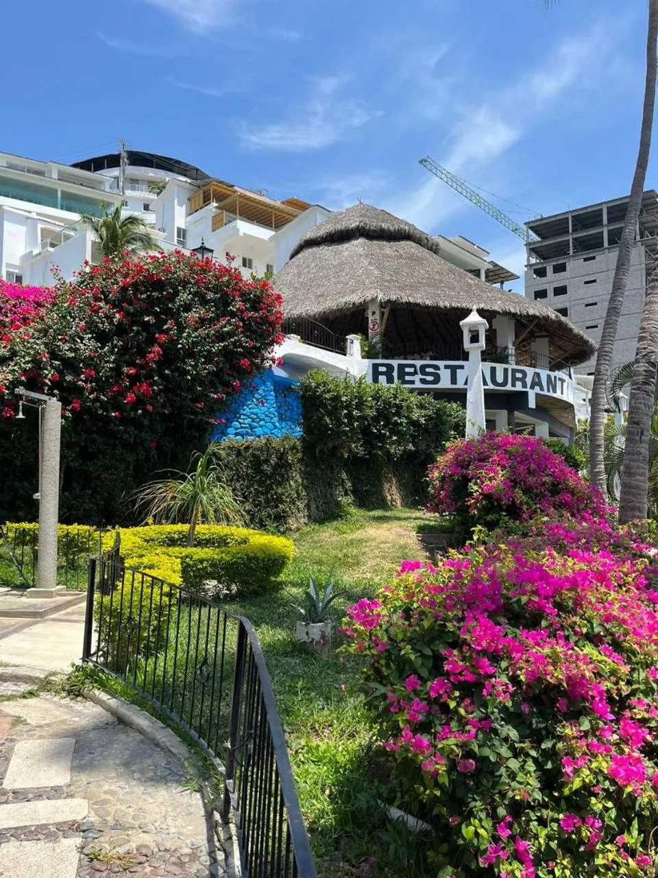 Restaurant/places to eat in Depto familiar con vista al mar en Playasol Manzanillo