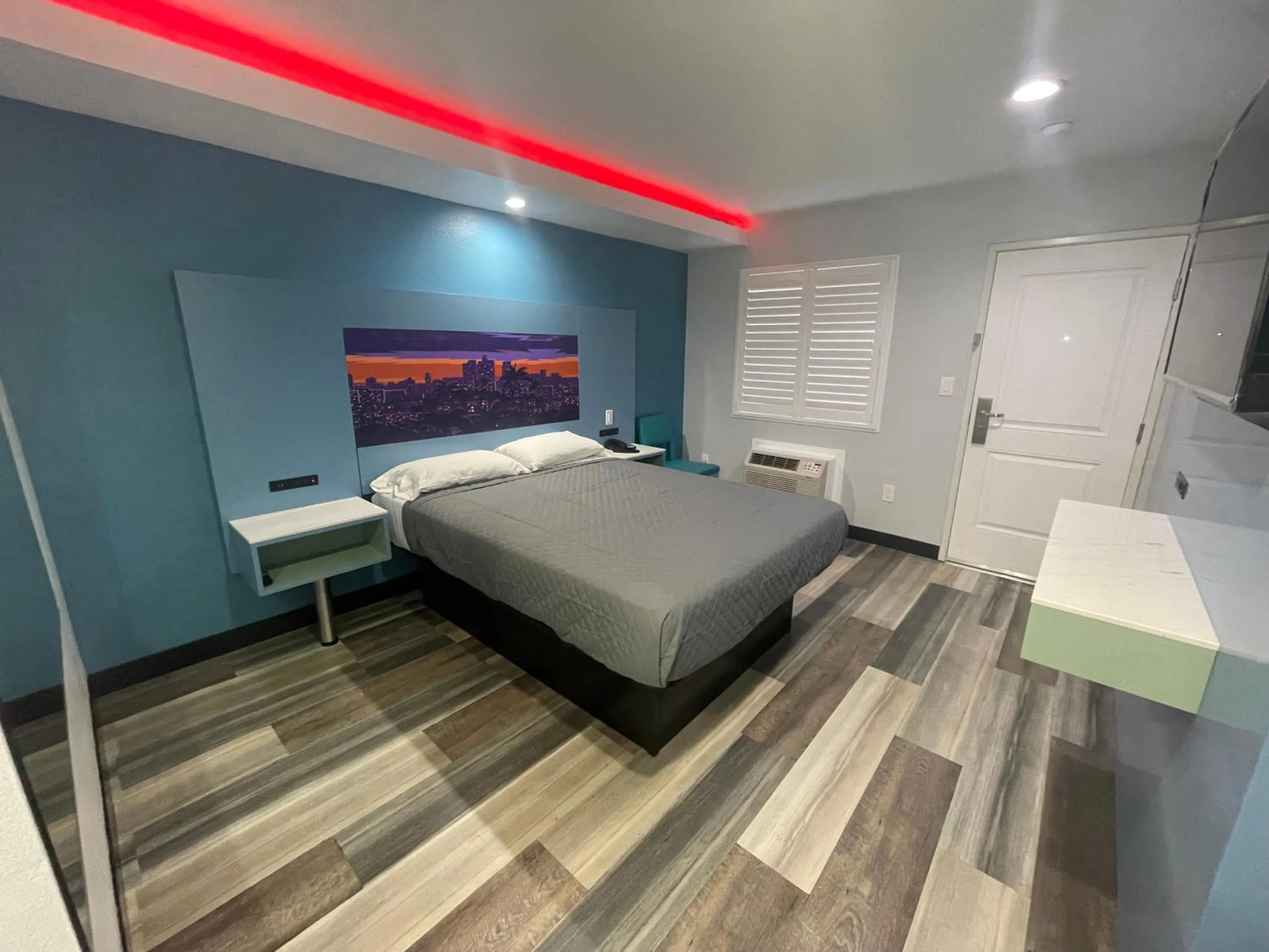 Bed in La Palma Motel, South Gate - Los Angeles area