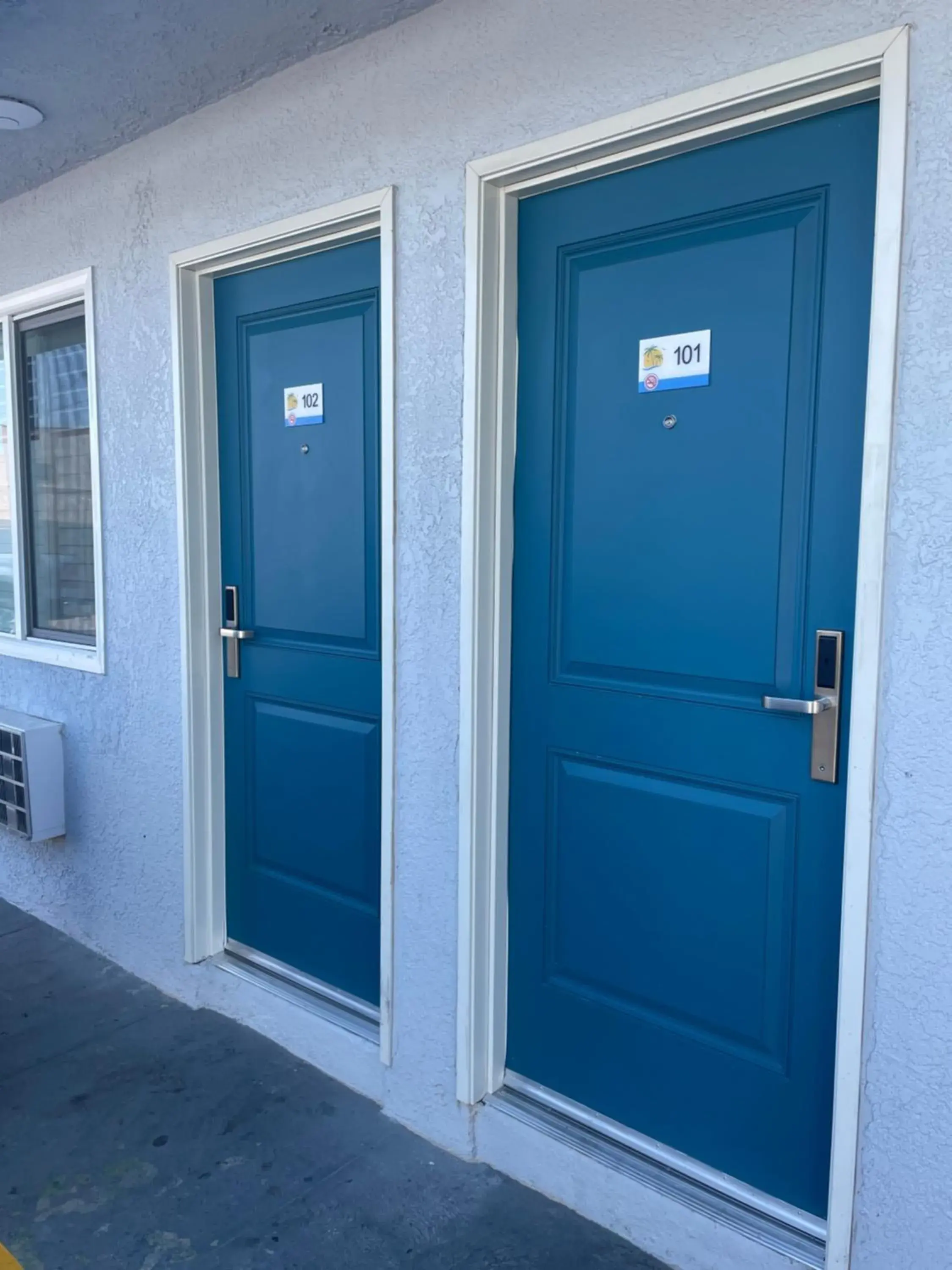 Property building in La Palma Motel, South Gate - Los Angeles area Property building in La Palma Motel, South Gate - Los Angeles area