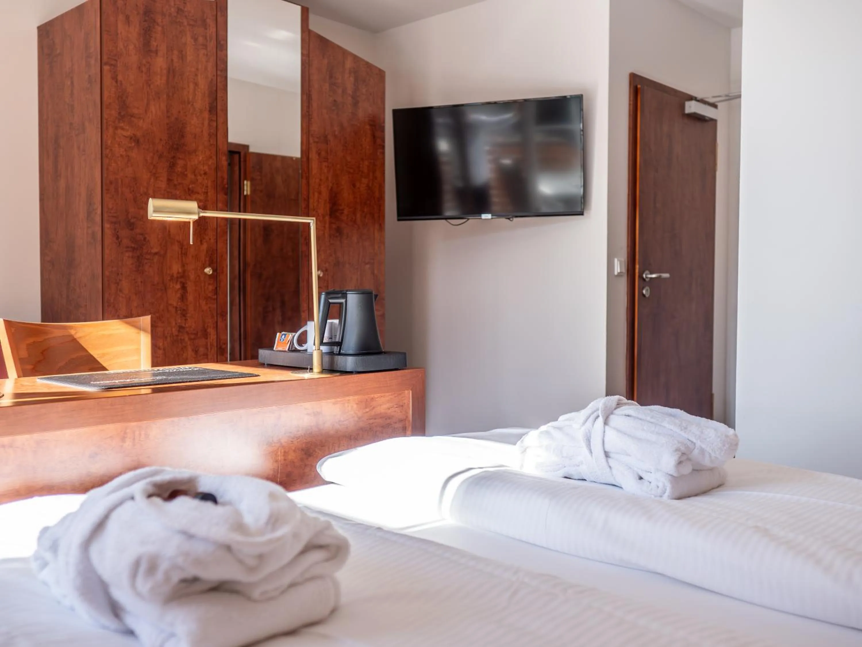 Photo of the whole room, Bed in Hotel Osterkrug