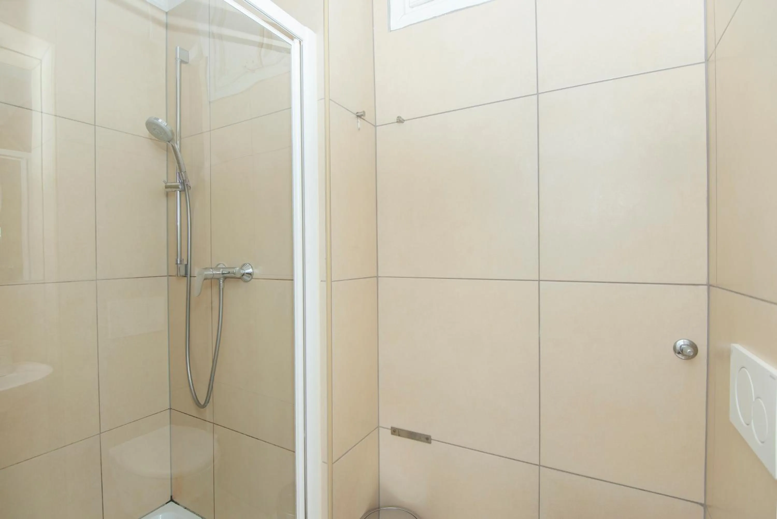 Shower in Viva Rooms