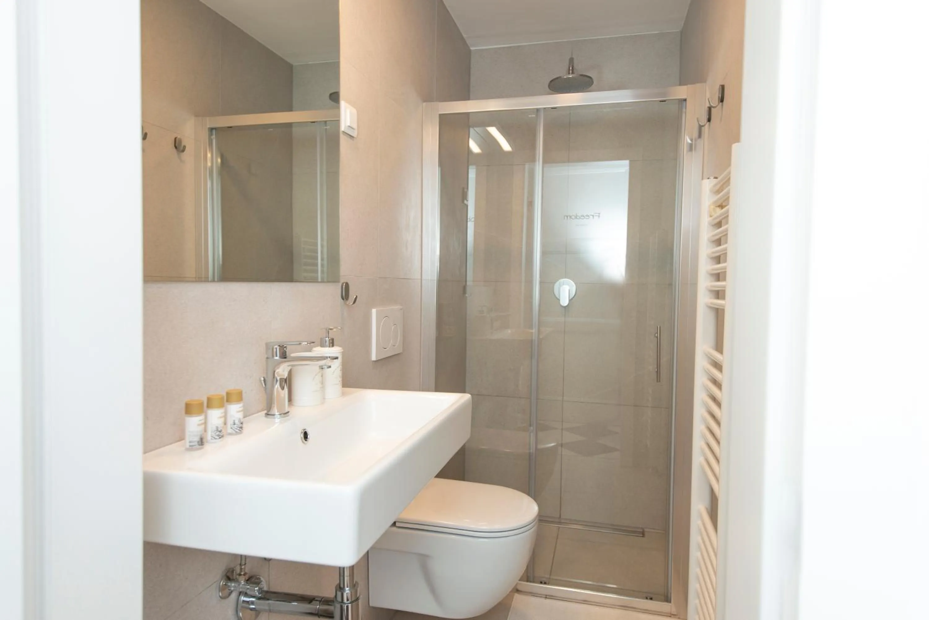 Shower in Viva Rooms