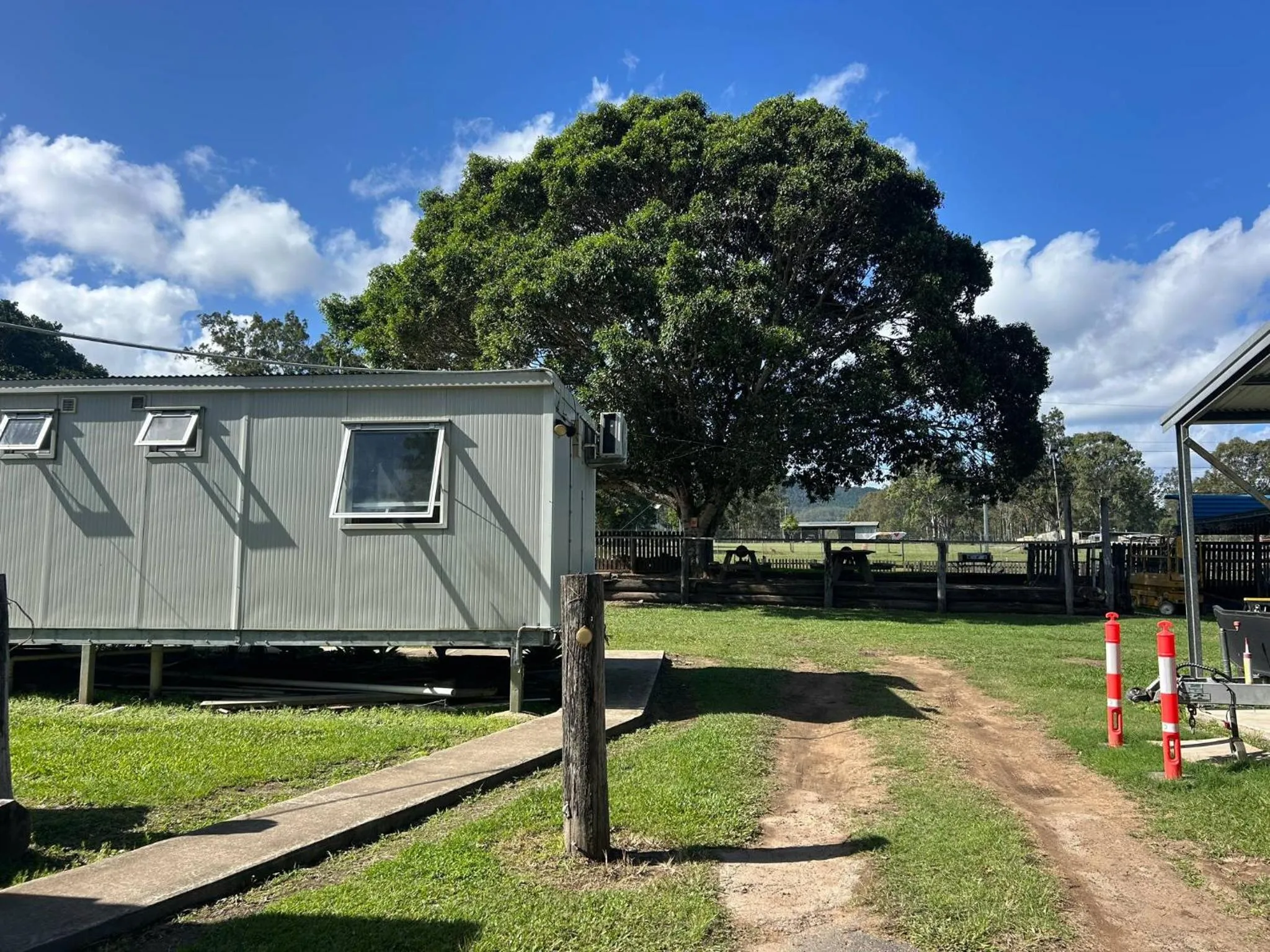 gundy pub & caravan park