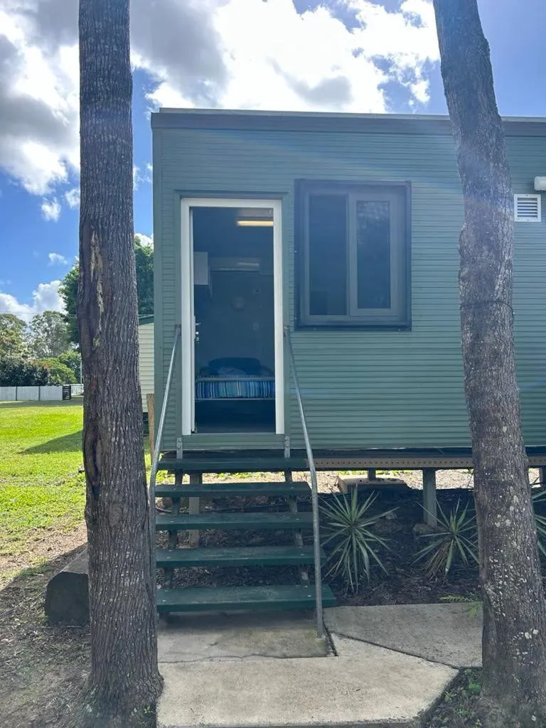 gundy pub & caravan park