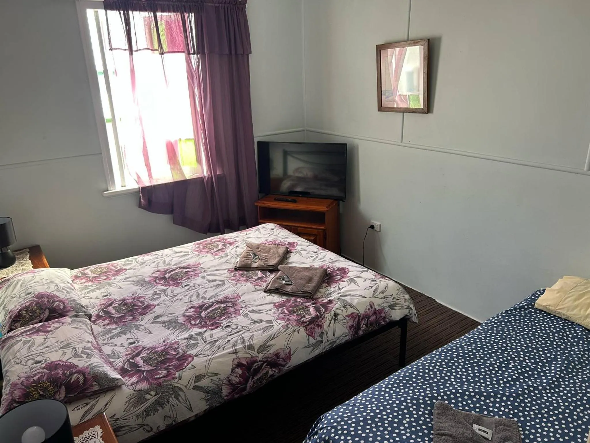 Bed in gundy pub & caravan park