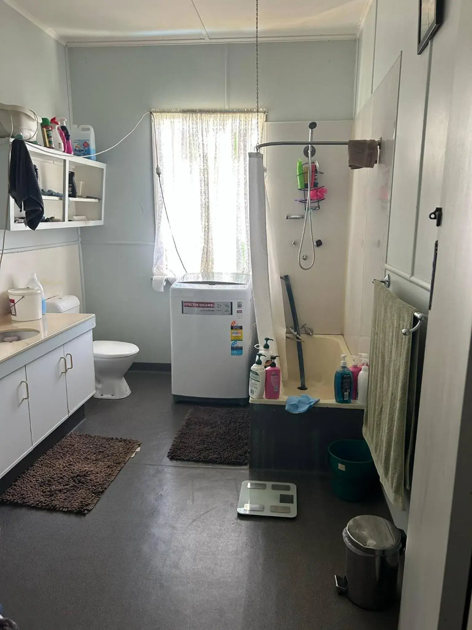 Twin Room with Shared Bathroom in gundy pub & caravan park Twin Room with Shared Bathroom in gundy pub & caravan park