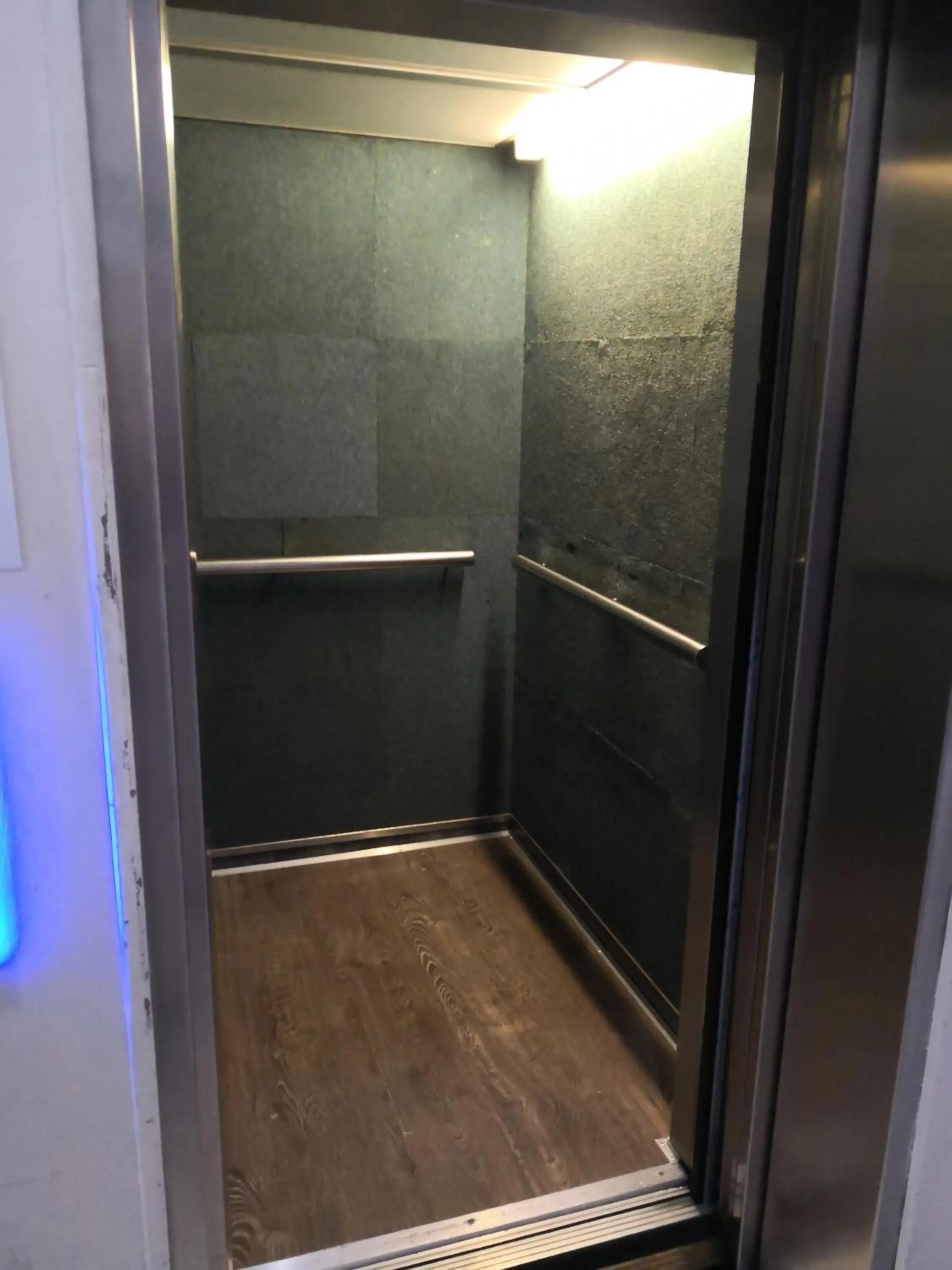 elevator in Oceanic Hostel