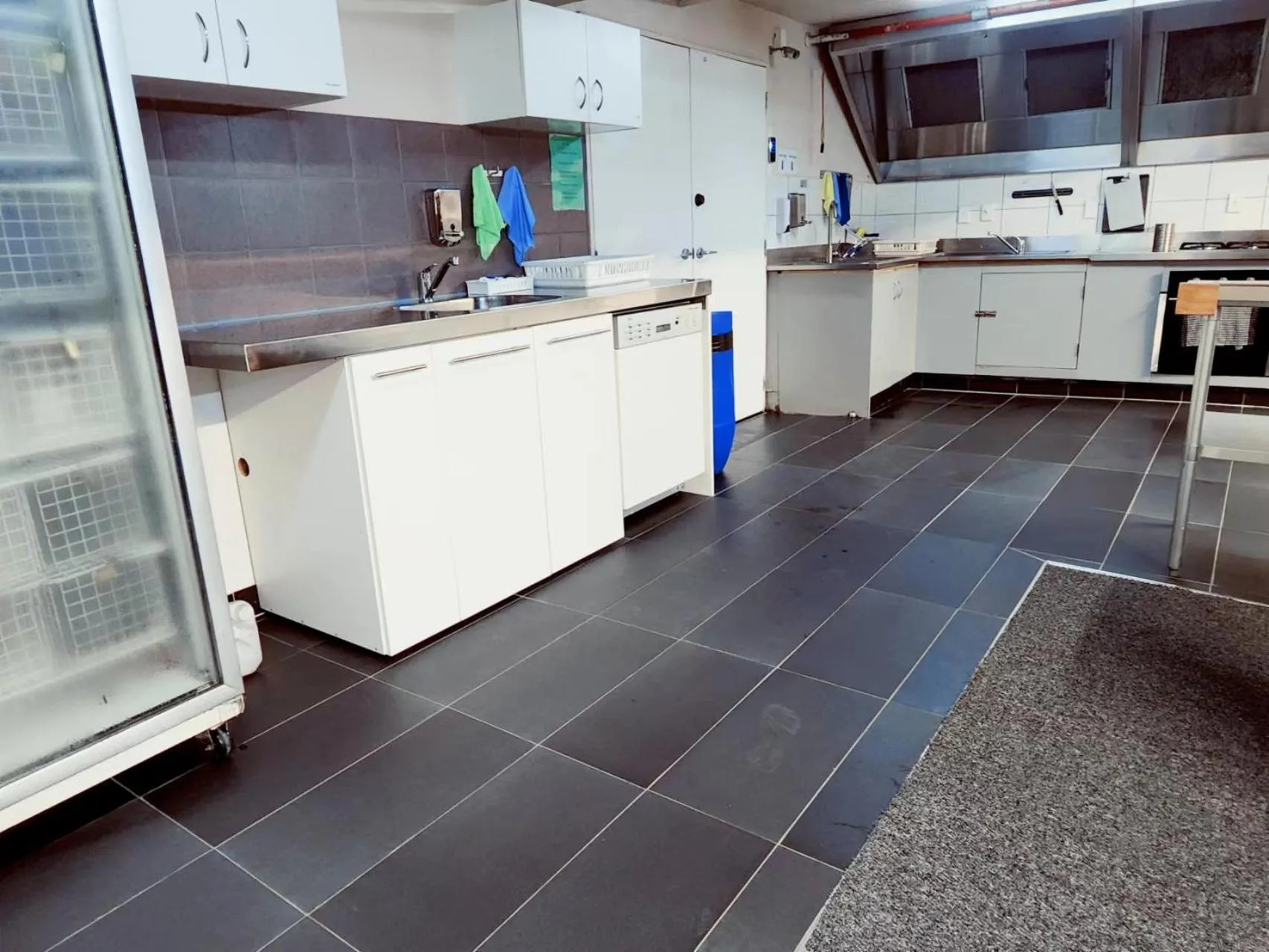 kitchen in Oceanic Hostel