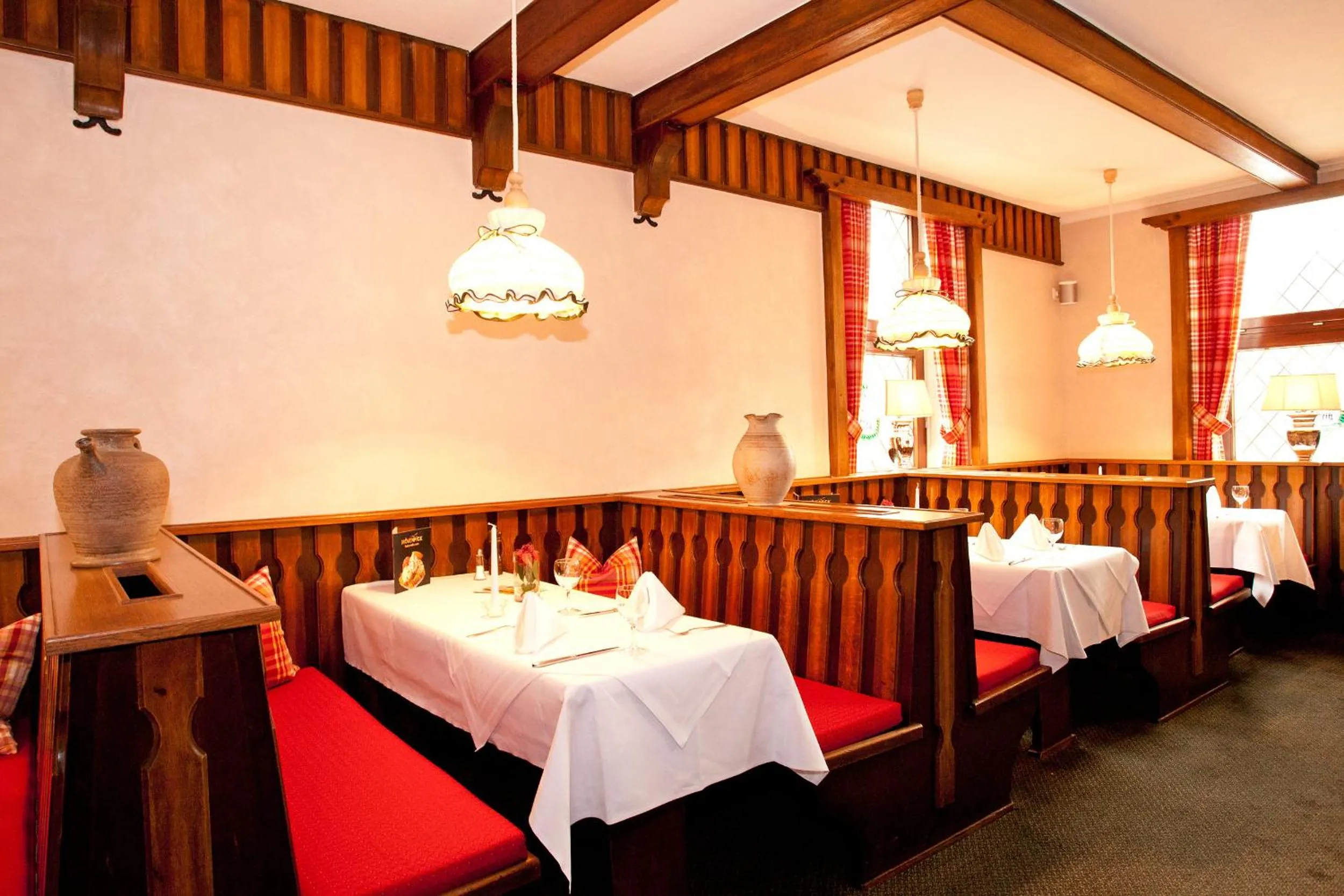 Restaurant/places to eat, Bed in Hotel Mennicken