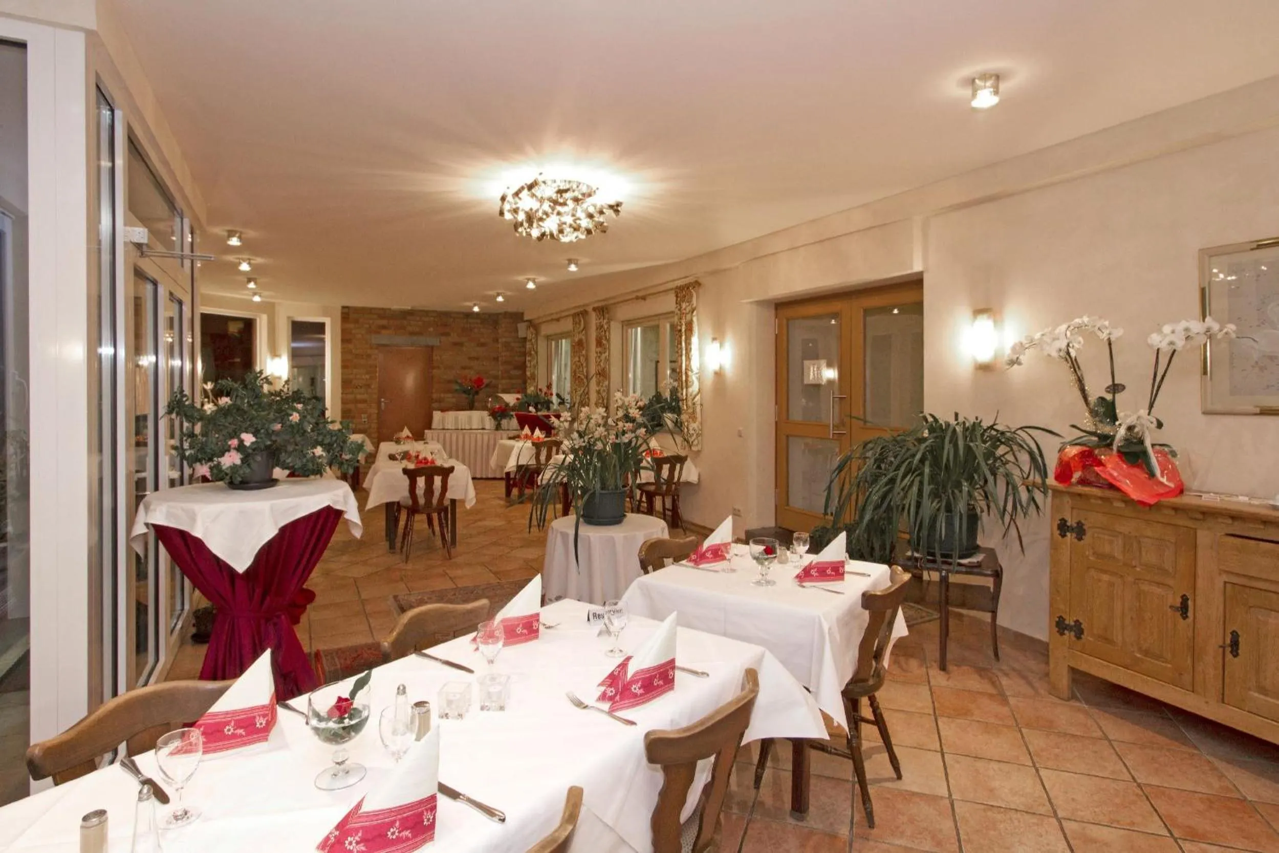 Restaurant/places to eat in Hotel Mennicken