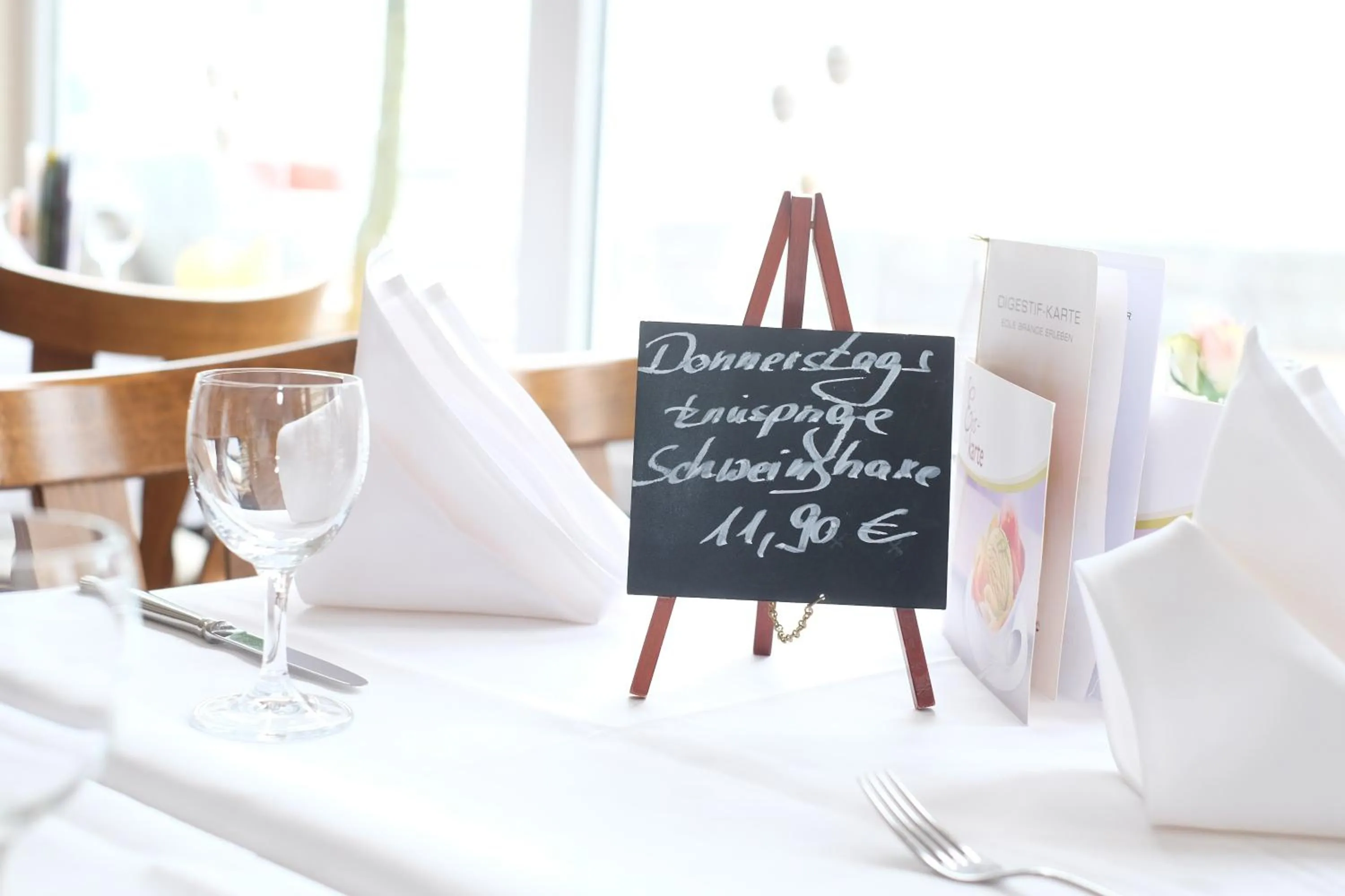 Restaurant/places to eat in Hotel Mennicken