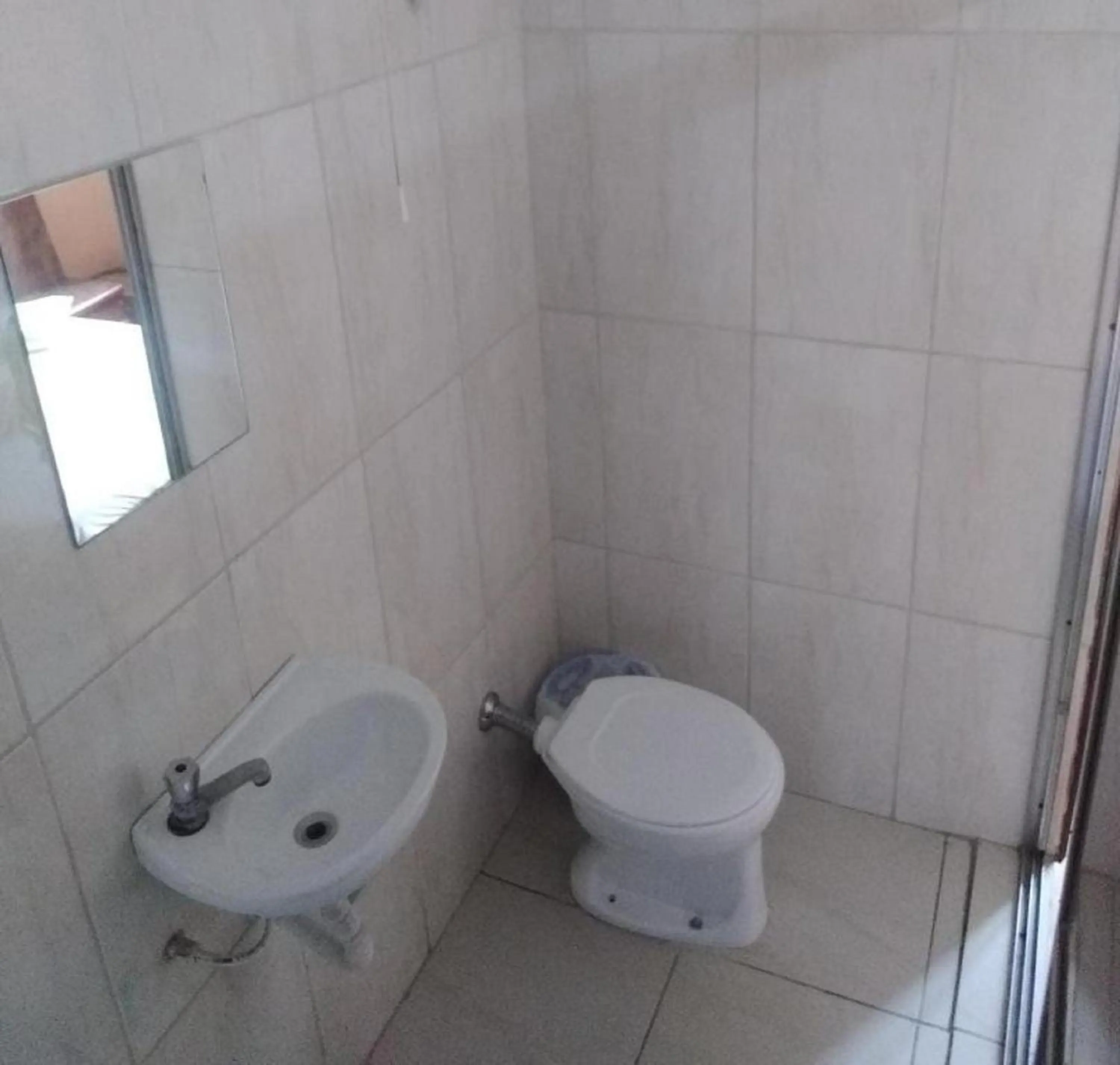 Bathroom in OYO Hotel Macedo