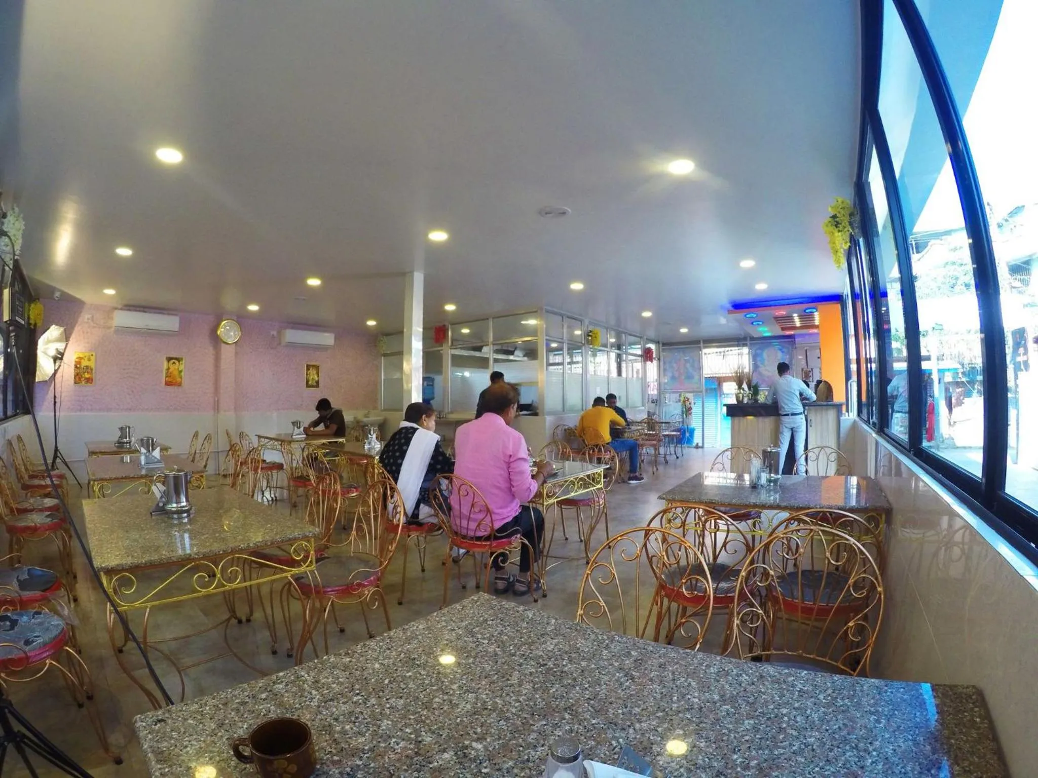 Restaurant/places to eat in Hotel Ramanam