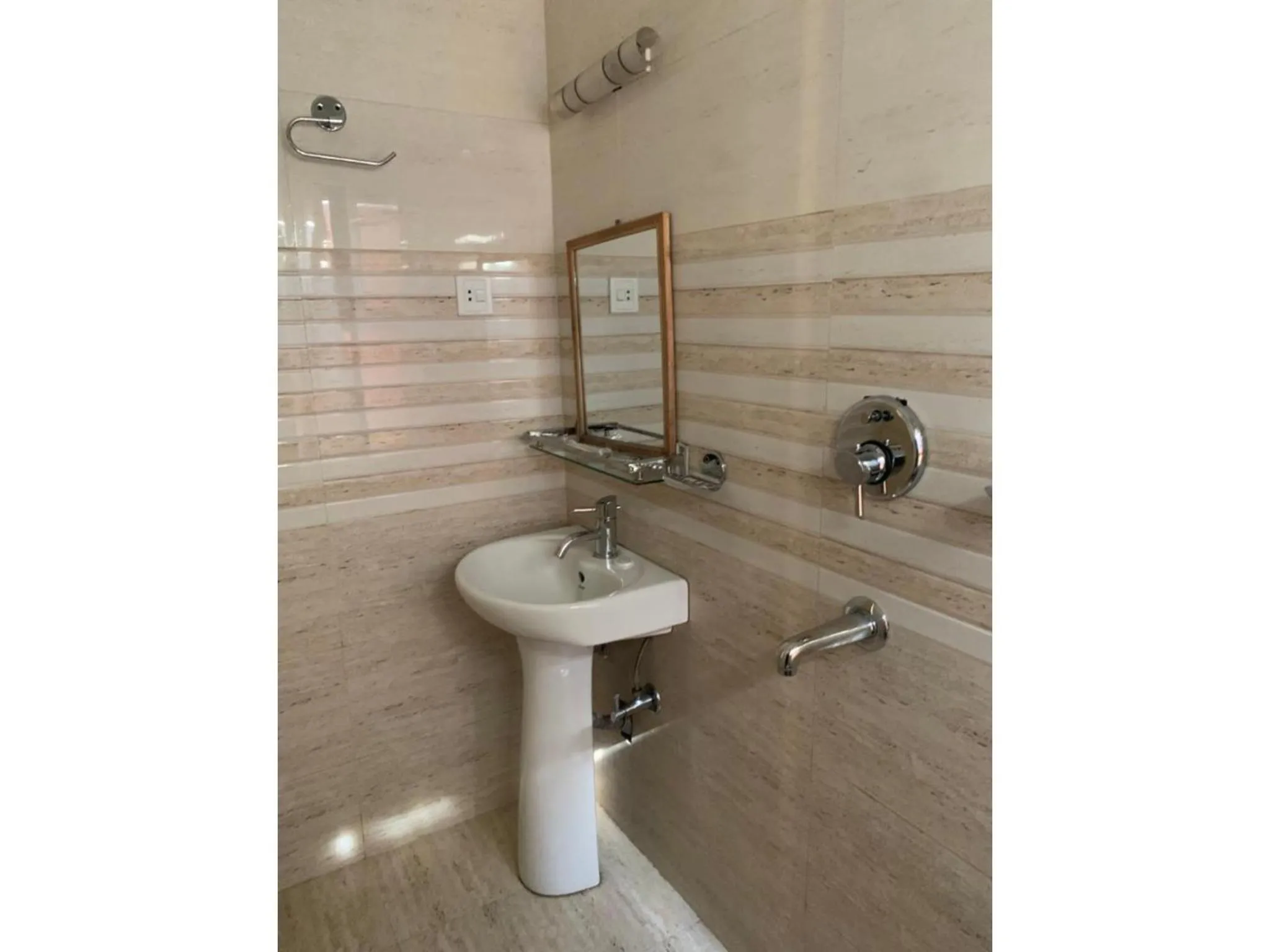 Bathroom in Hotel Ramanam