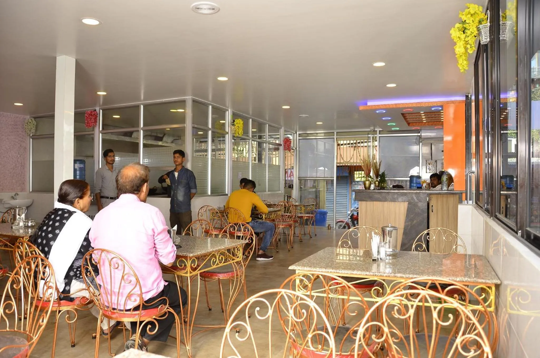 Restaurant/places to eat in Hotel Ramanam