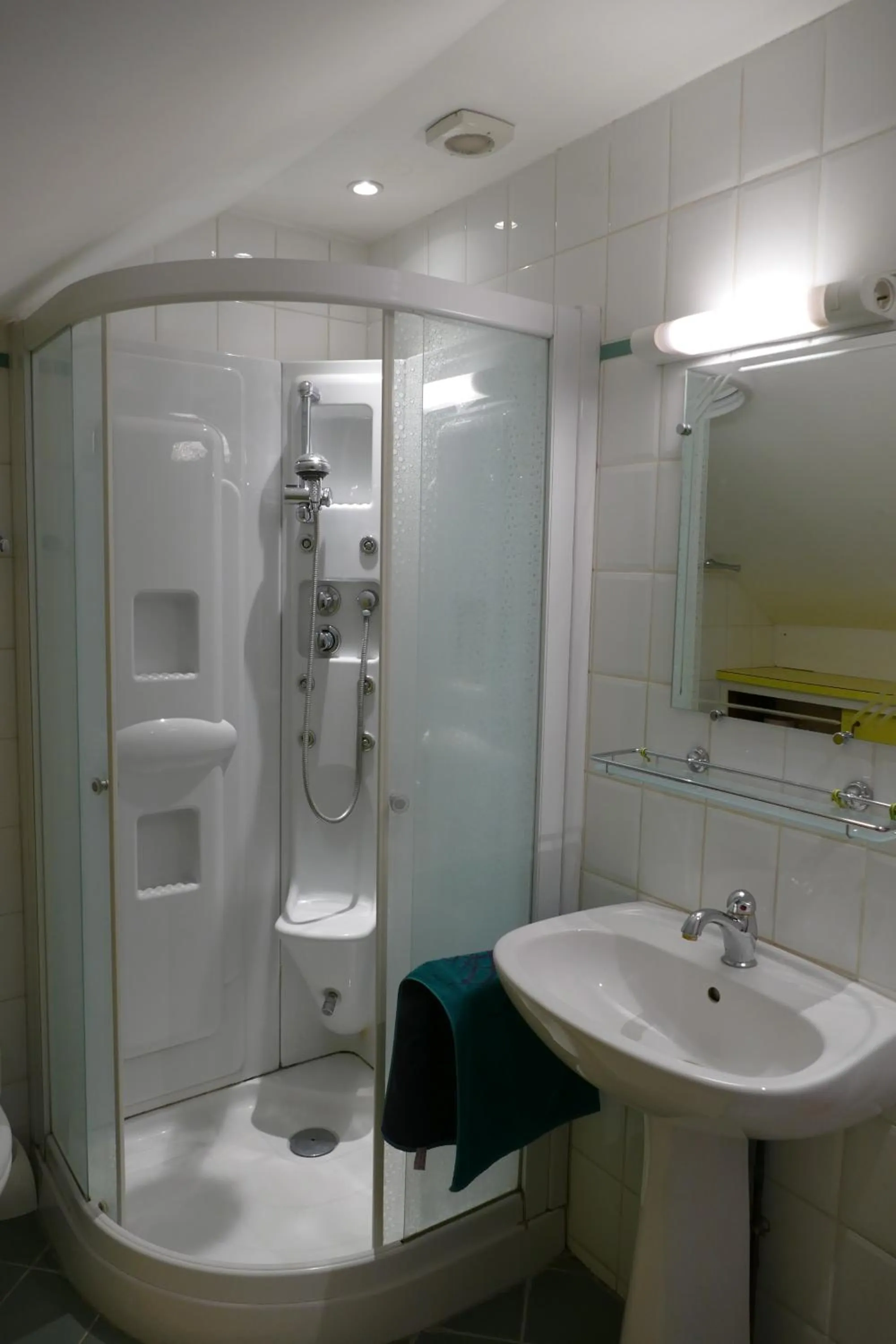 Shower in Chalet de Paris