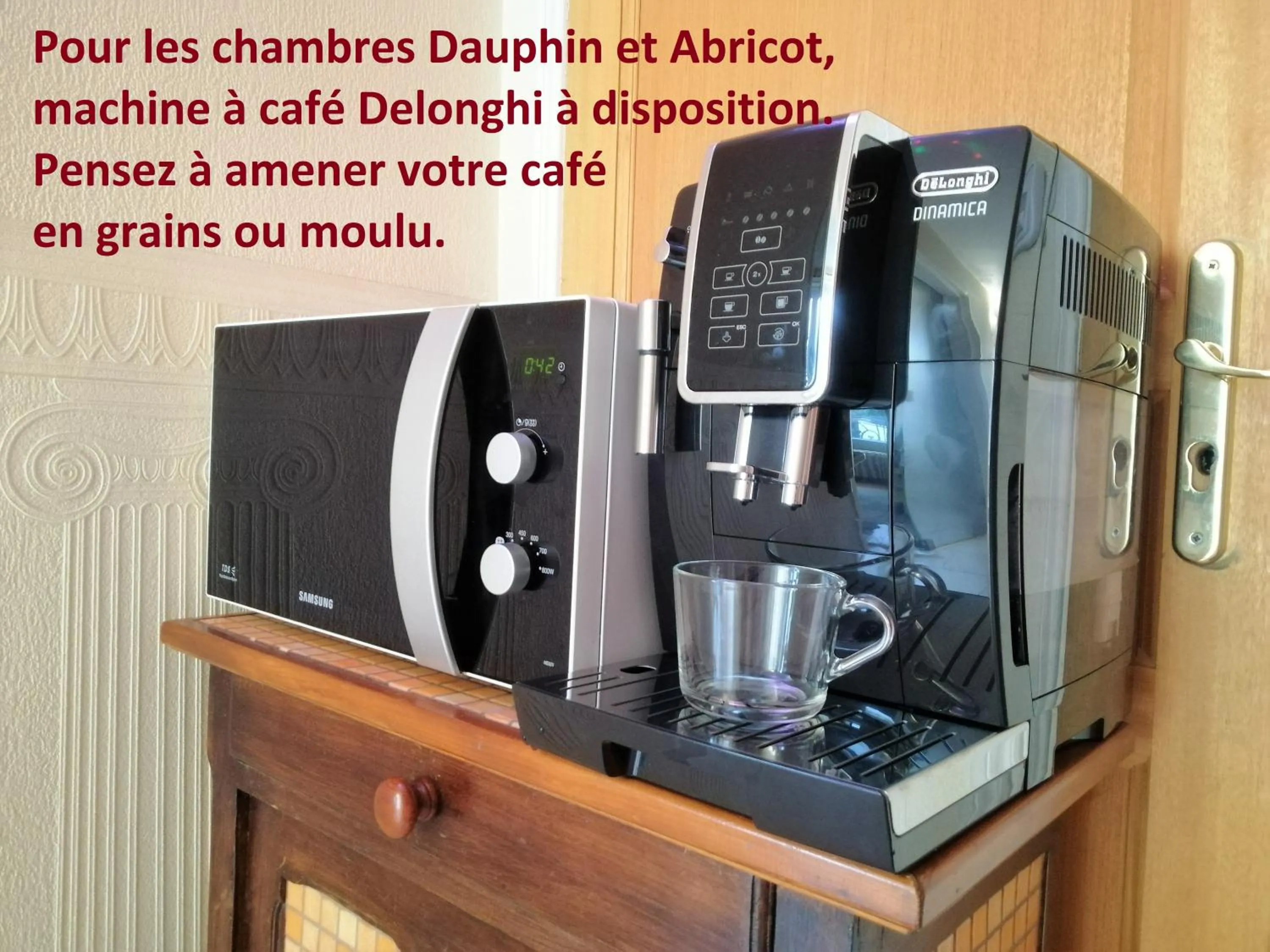 Coffee/tea facilities in Chalet de Paris