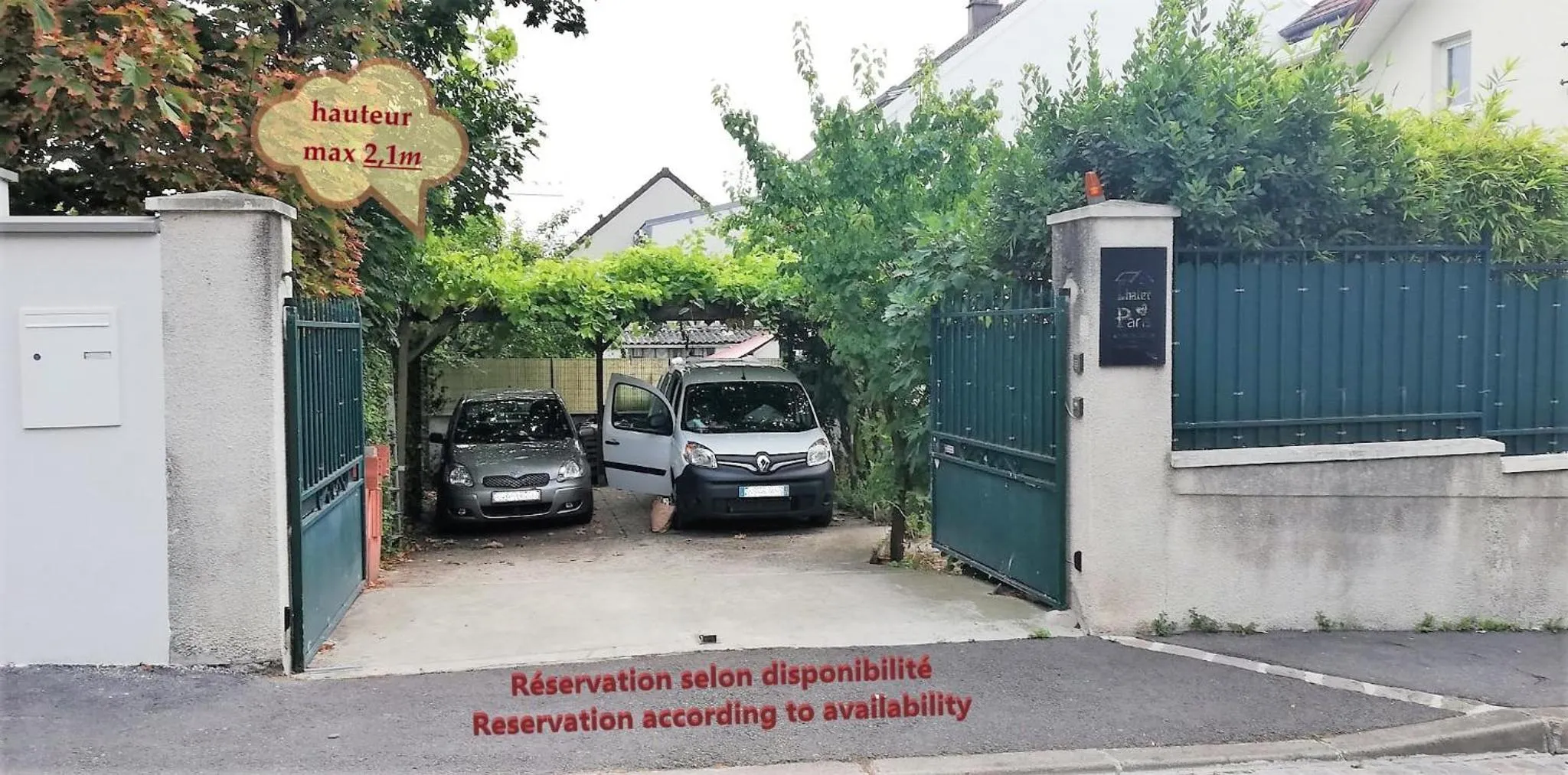 Parking in Chalet de Paris