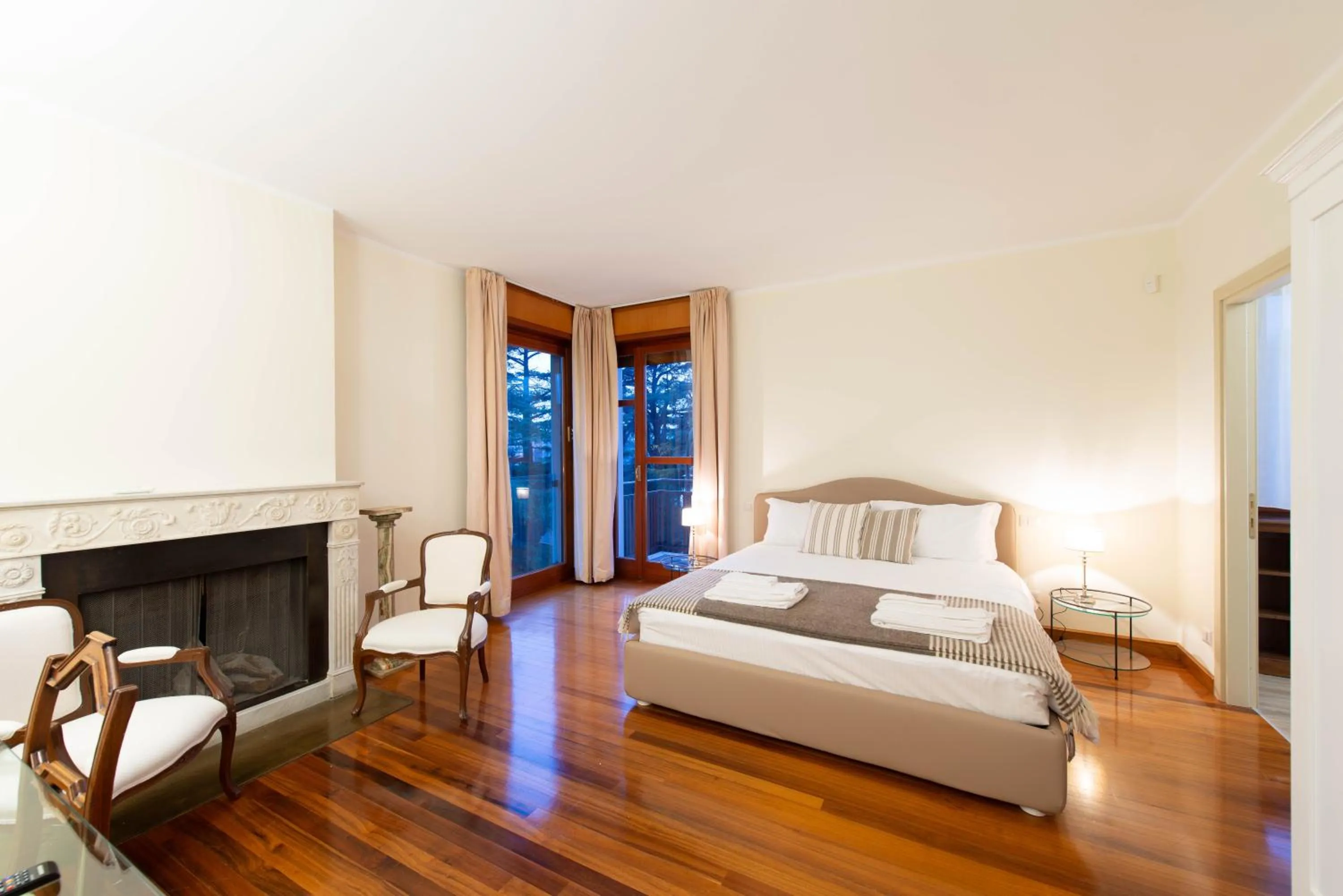 Decorative detail, Bed in 3 Amici al Castello