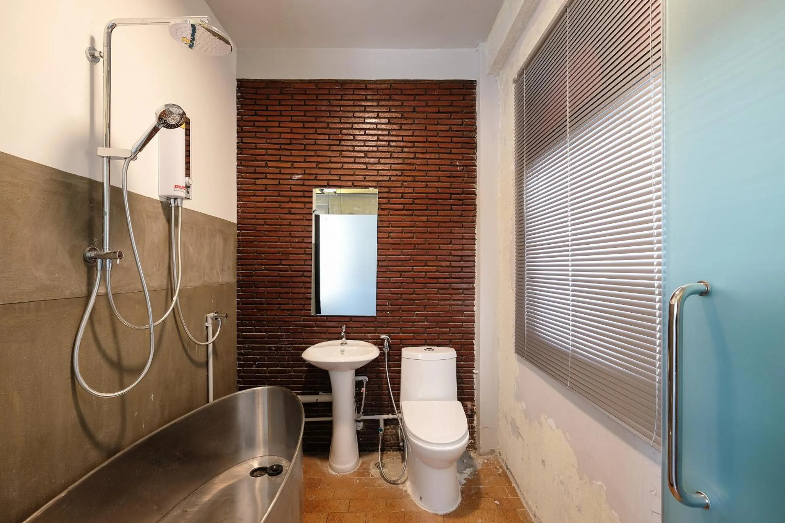 Bathroom in EP1 shophouse