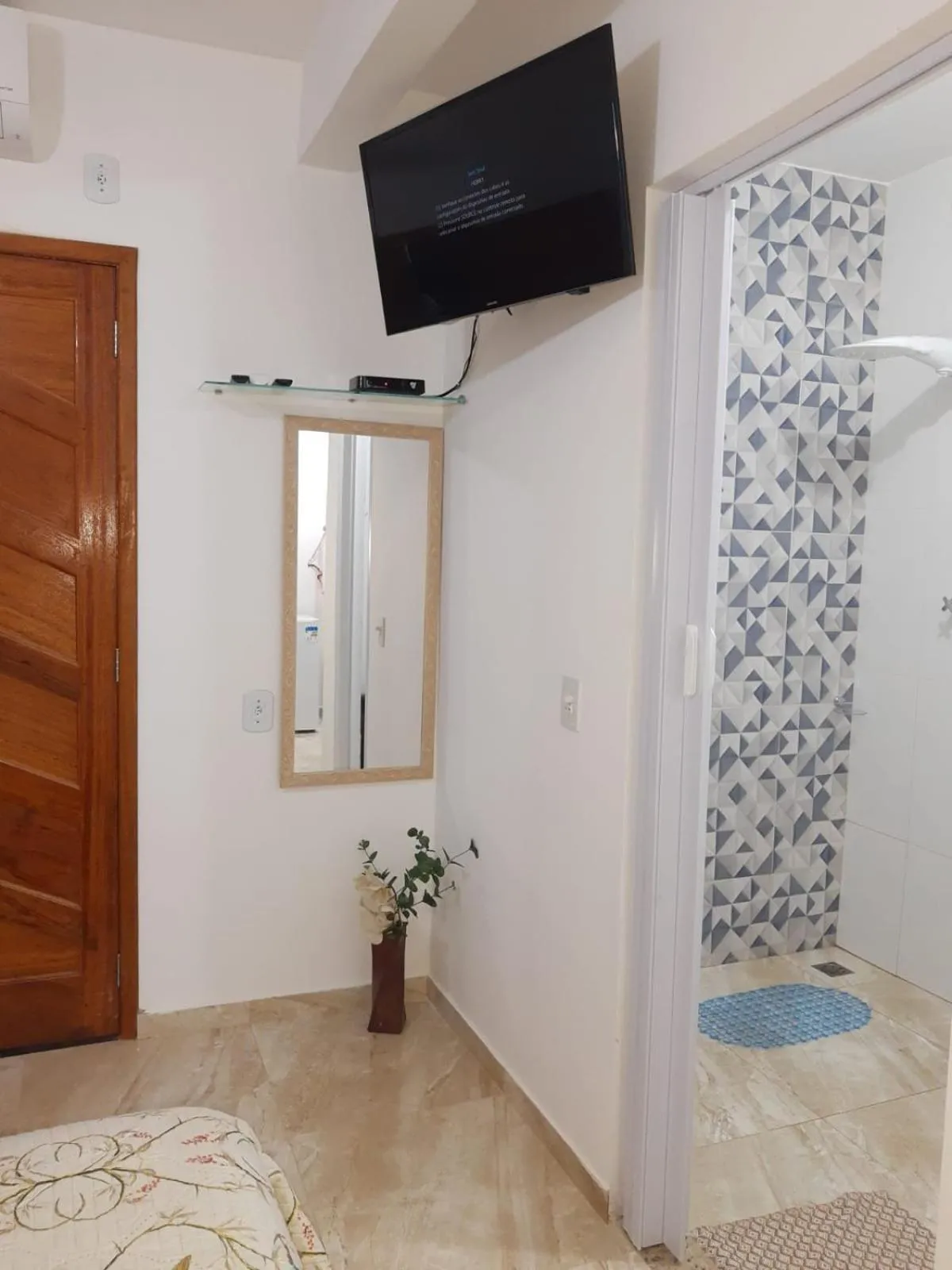 TV and multimedia in Suítes Ninho da Águia Saquarema