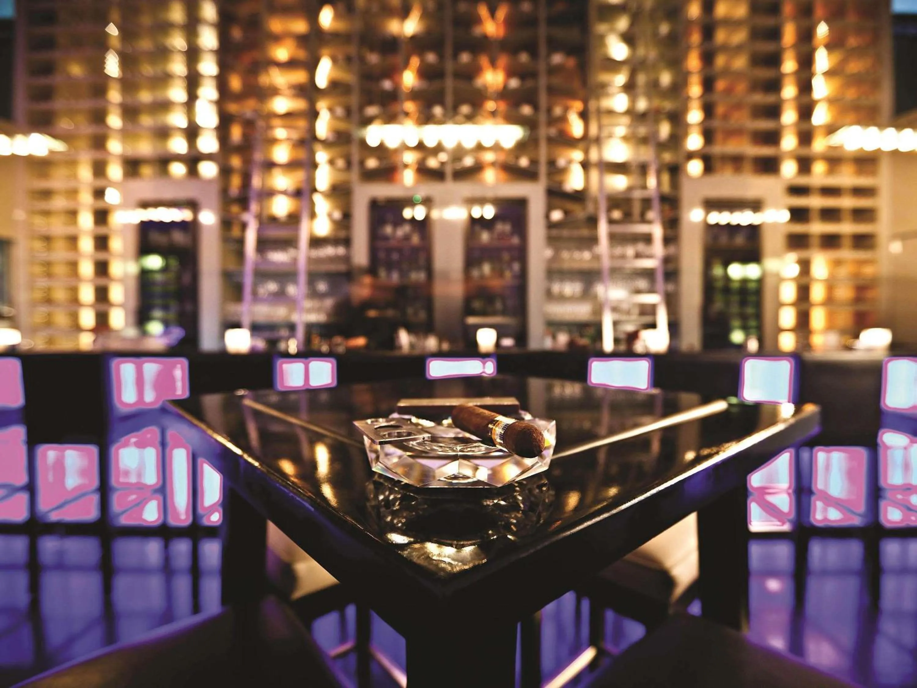 Lounge or bar in Fairmont Dubai
