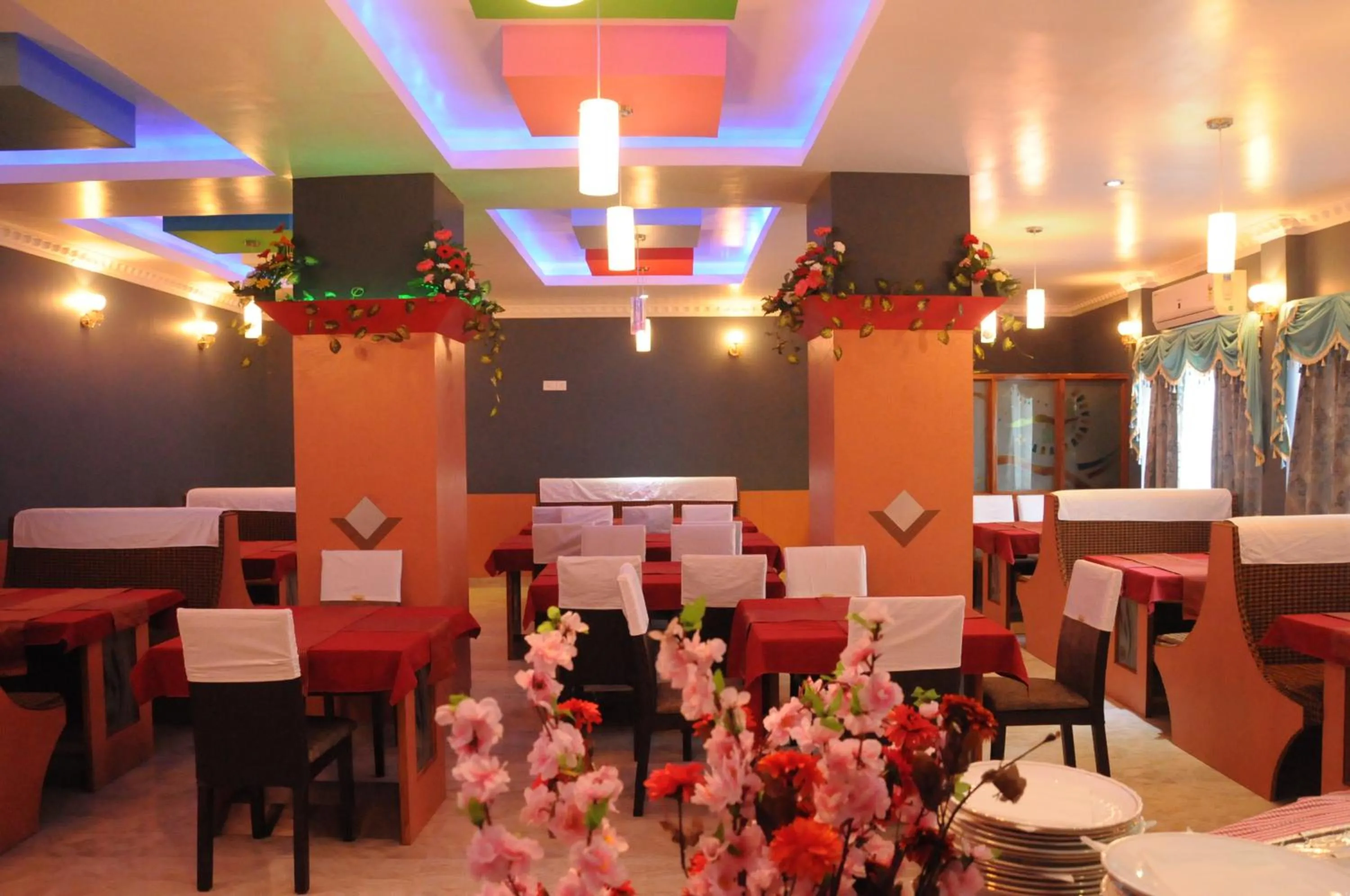 Restaurant/places to eat in Hotel Barbareek