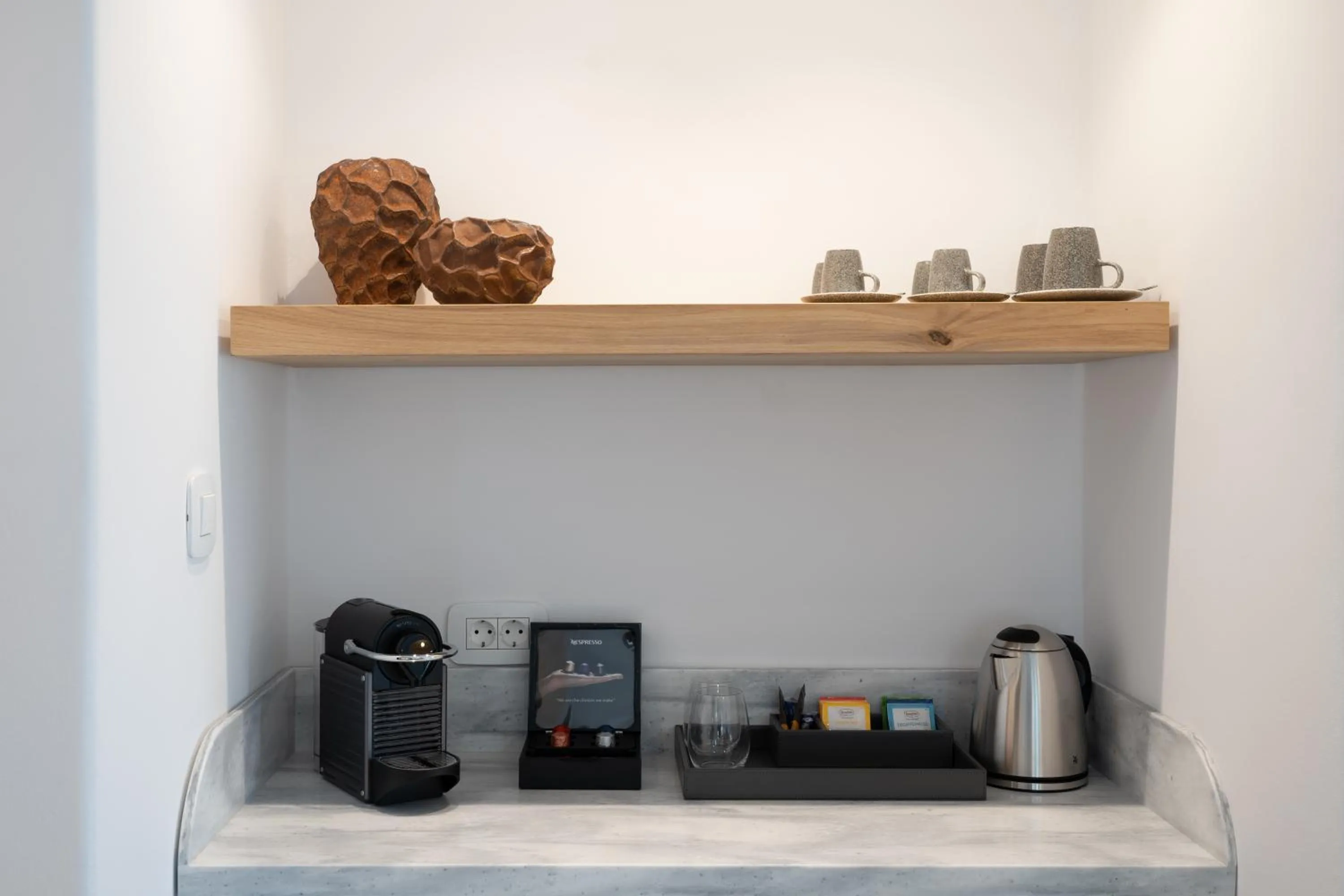 Coffee/tea facilities in La Ponta Villas & Suites