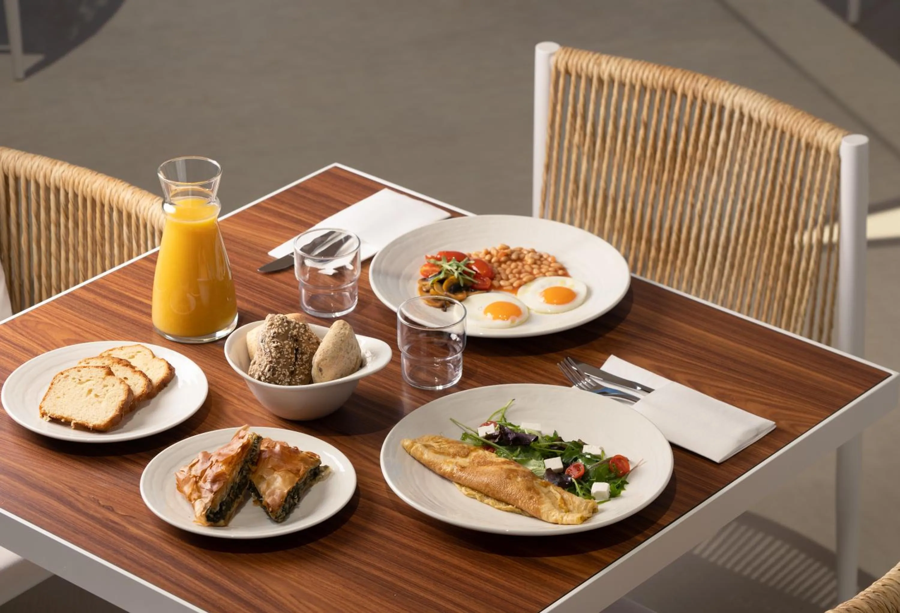 Food and drinks in La Ponta Villas & Suites