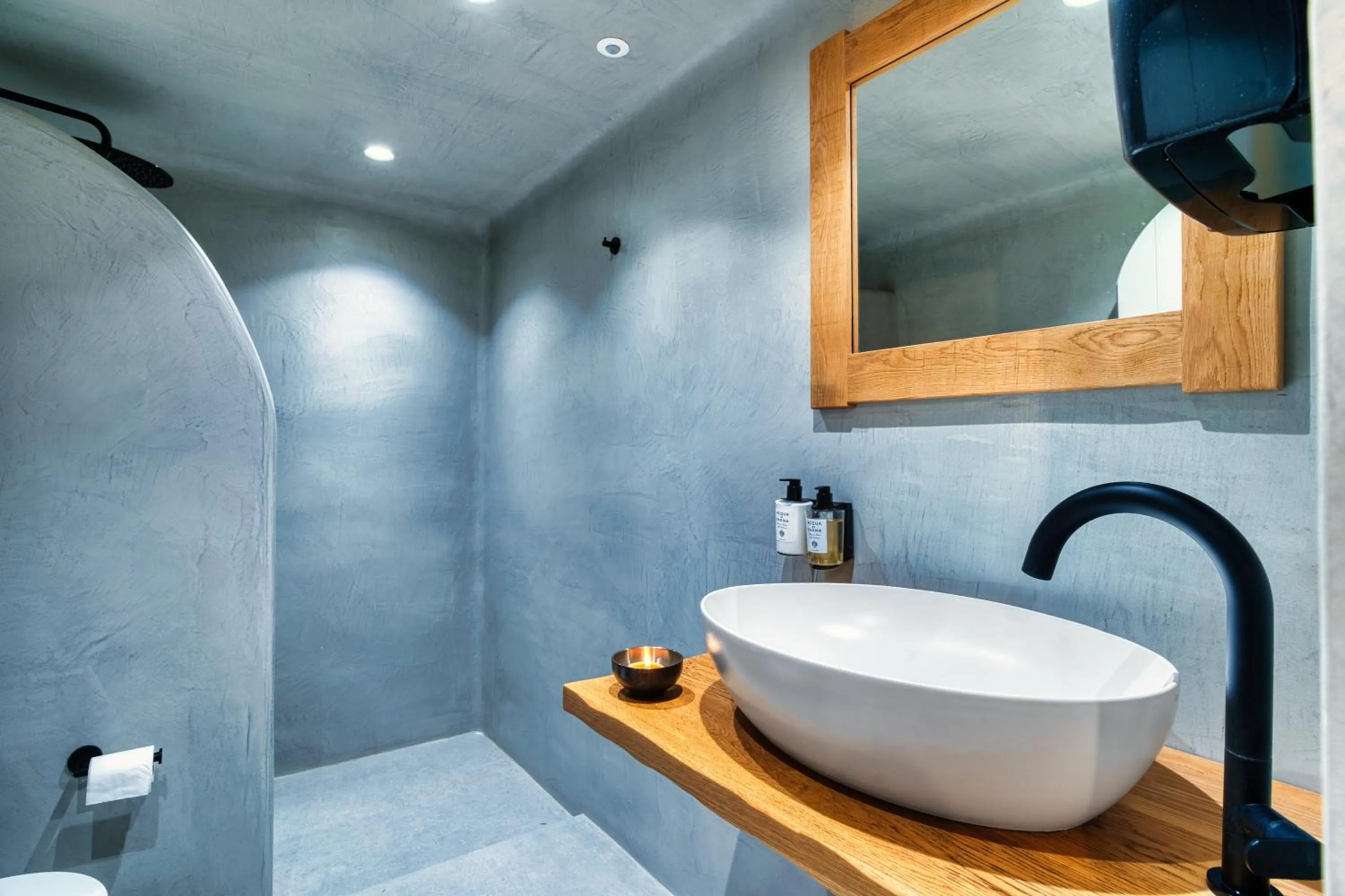 Bathroom in La Ponta Villas & Suites