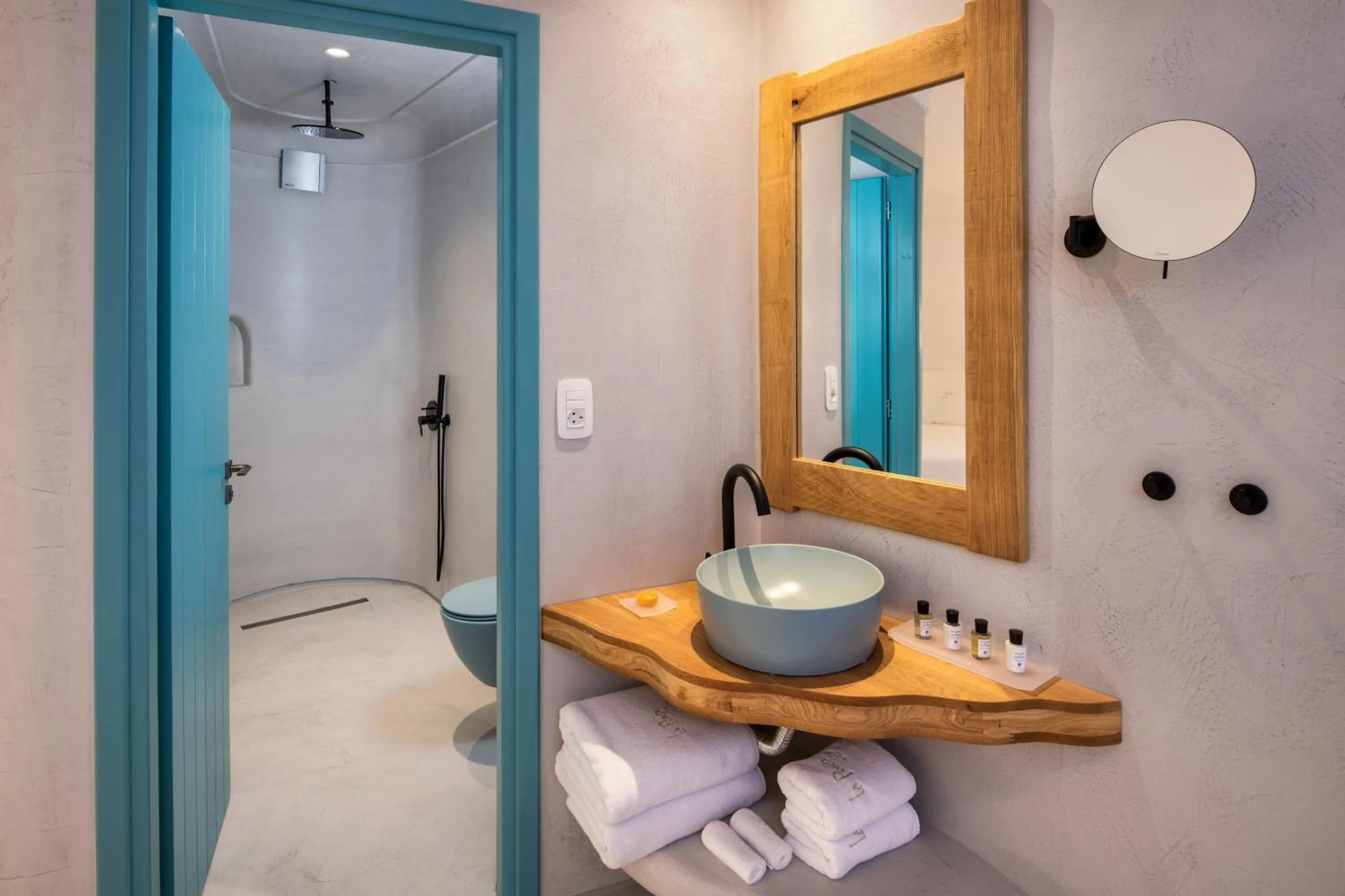 Bathroom in La Ponta Villas & Suites