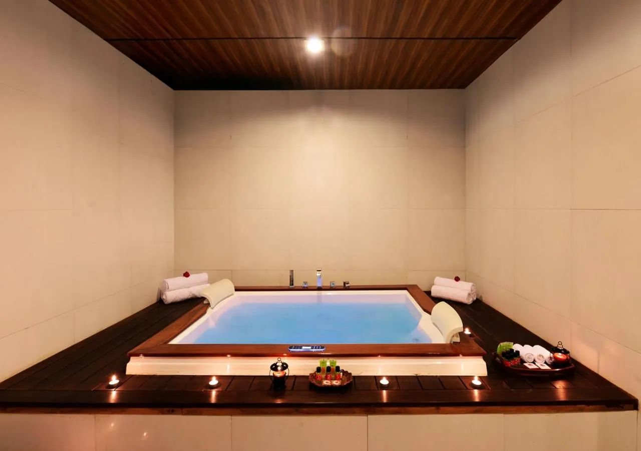 Hot Tub in M B Greens Clarks Inn