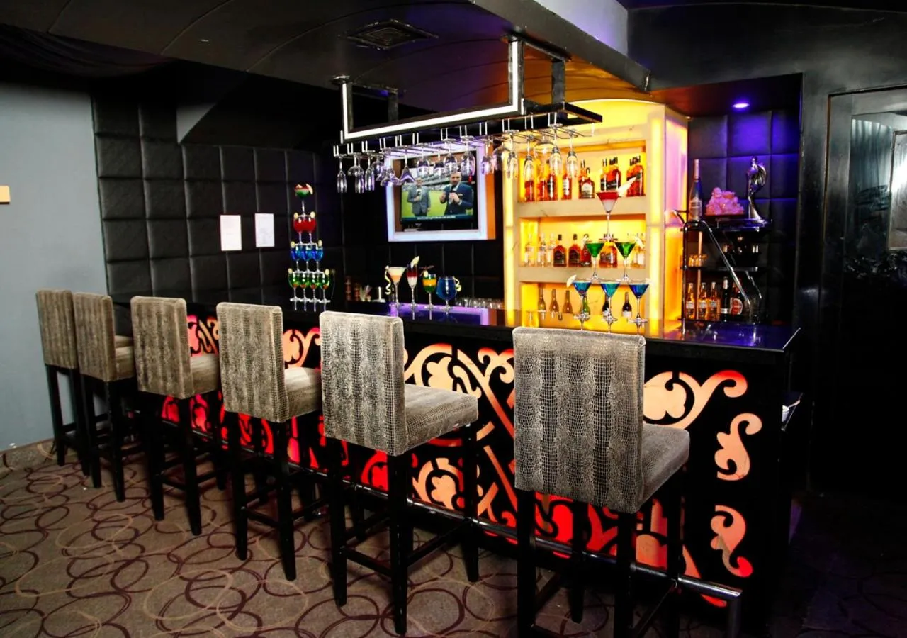 Lounge or bar in M B Greens Clarks Inn