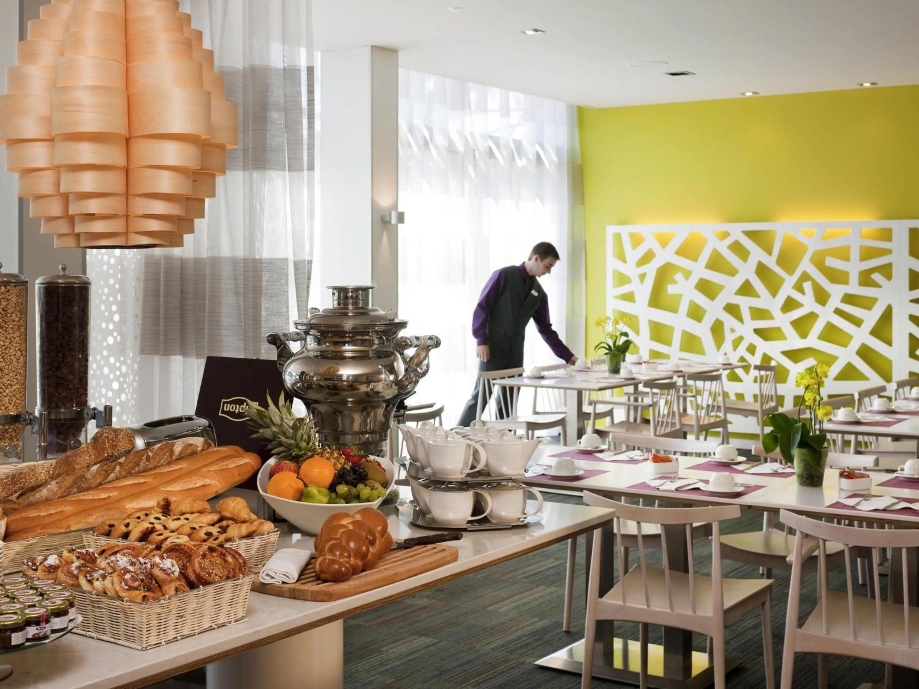 Restaurant/places to eat in Novotel Lausanne Bussigny