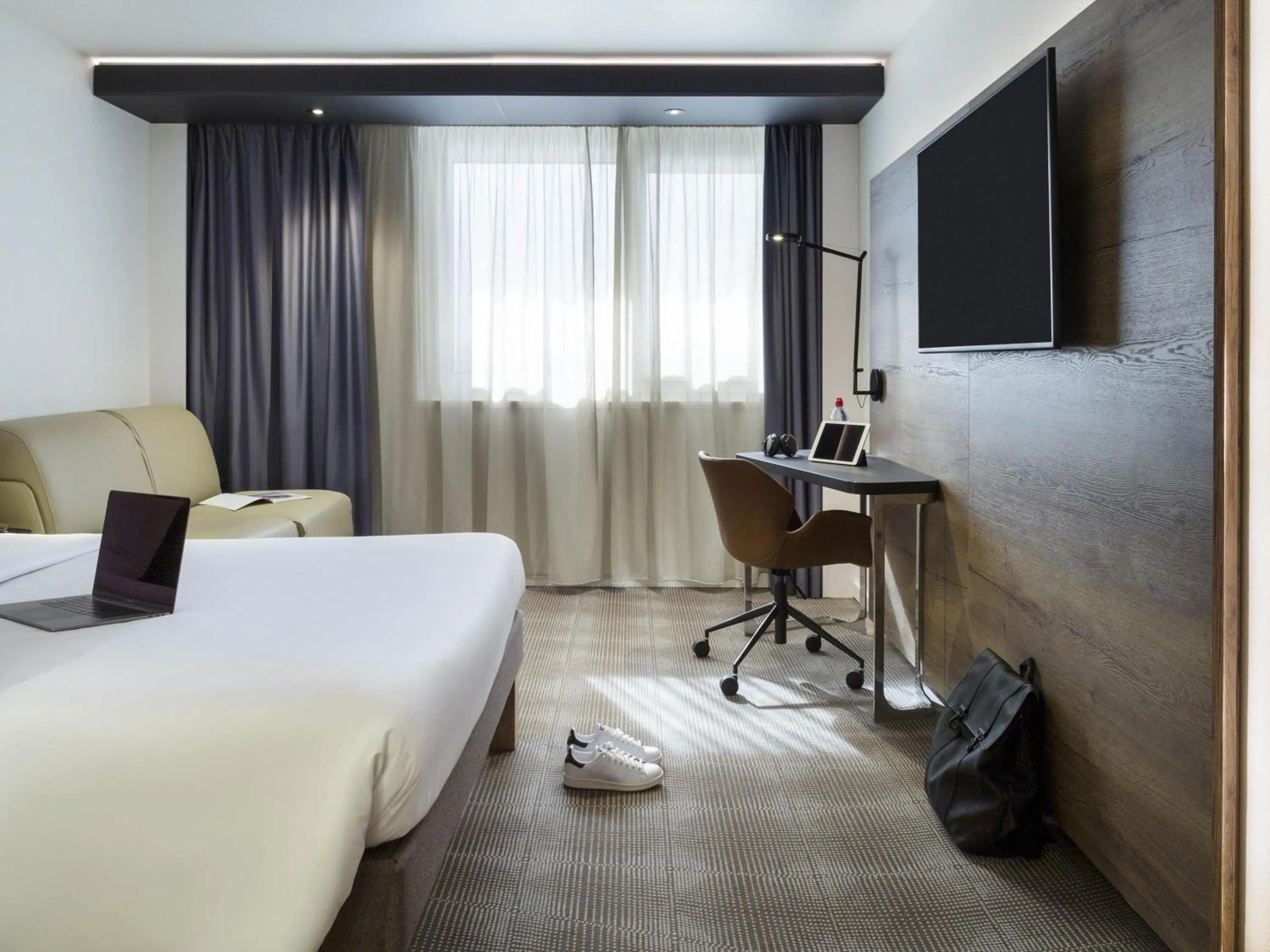 Bedroom, Bed in Novotel Lausanne Bussigny