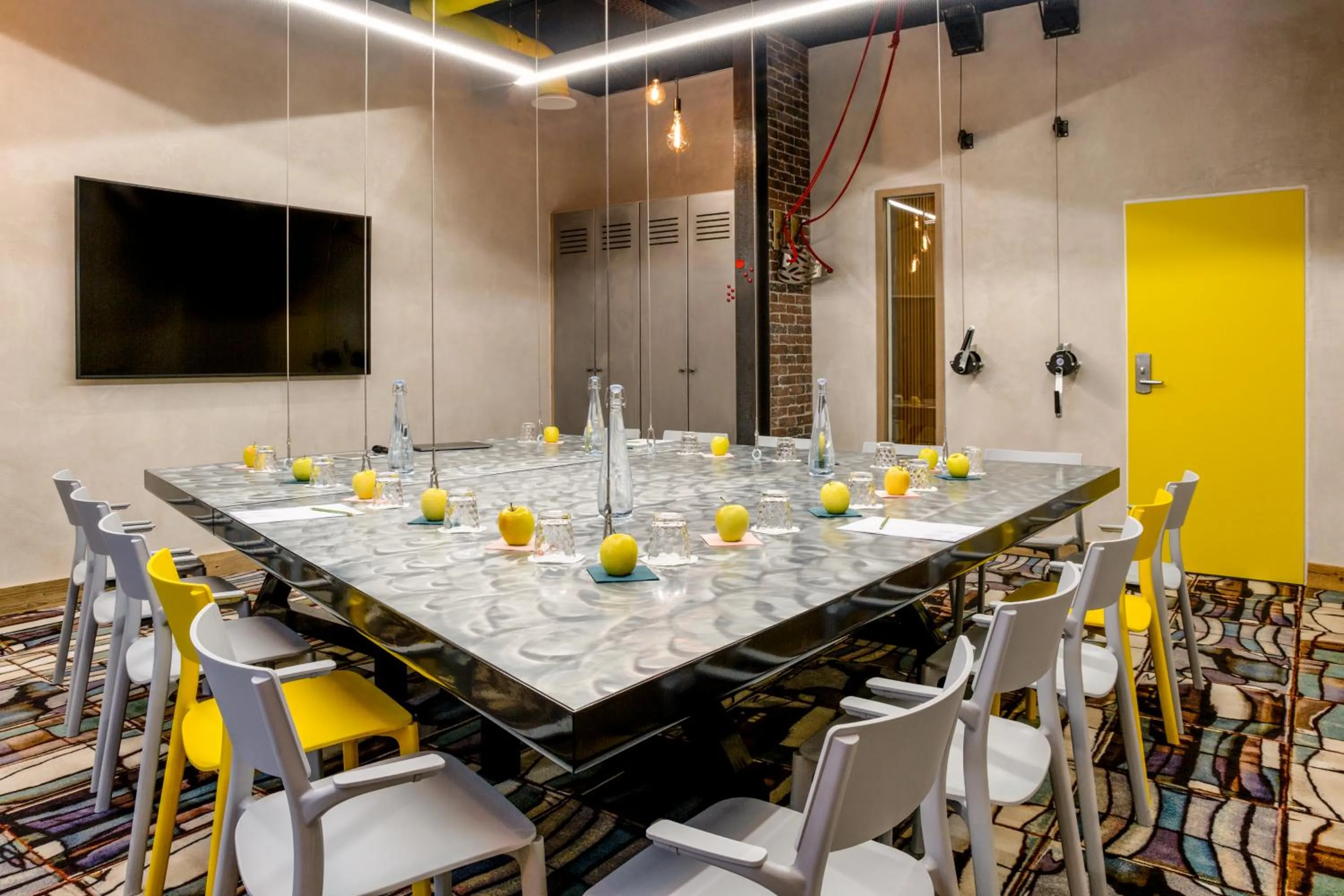 Restaurant/places to eat in Novotel Lausanne Bussigny