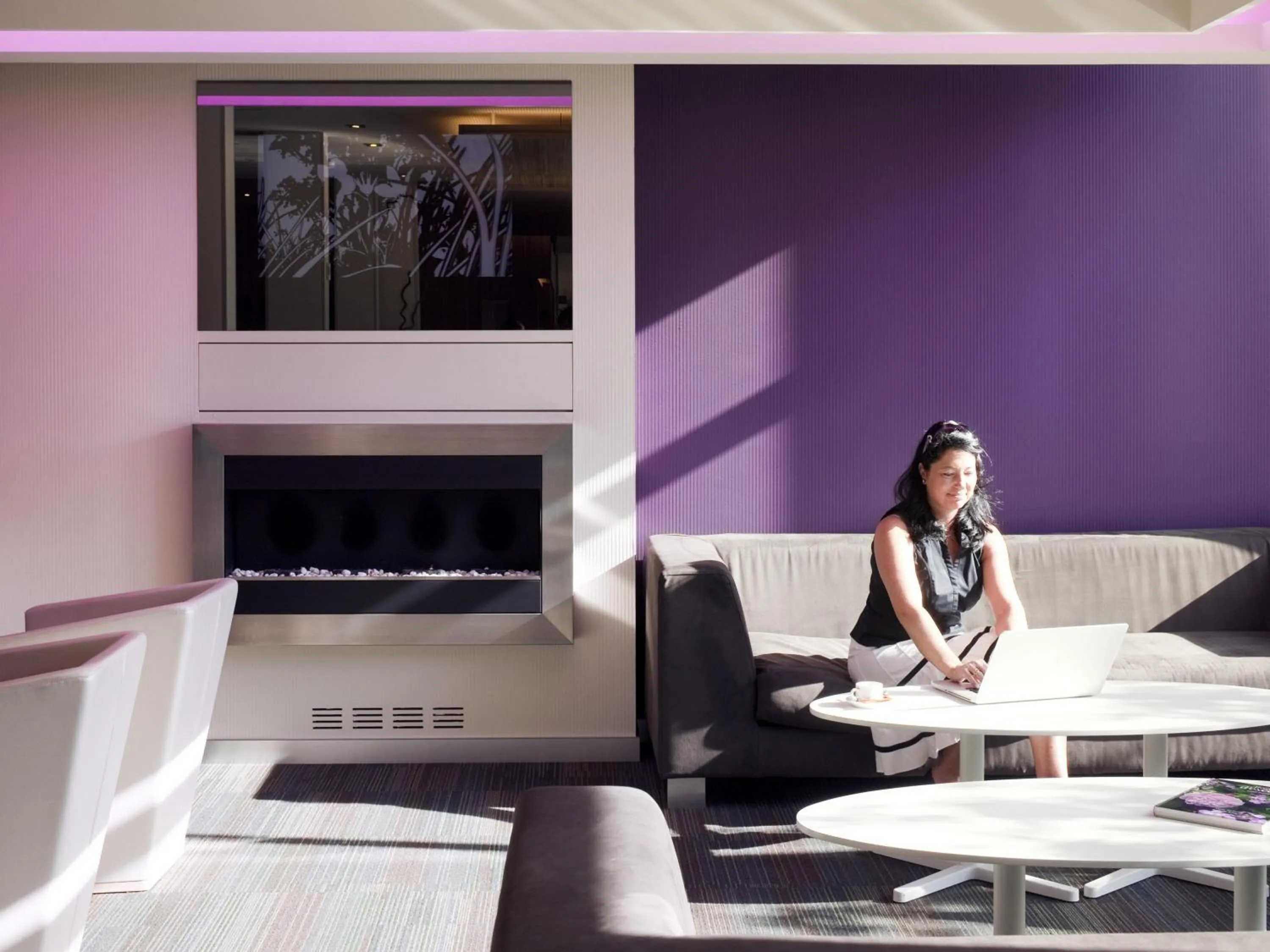 Lounge or bar in Novotel Lausanne Bussigny