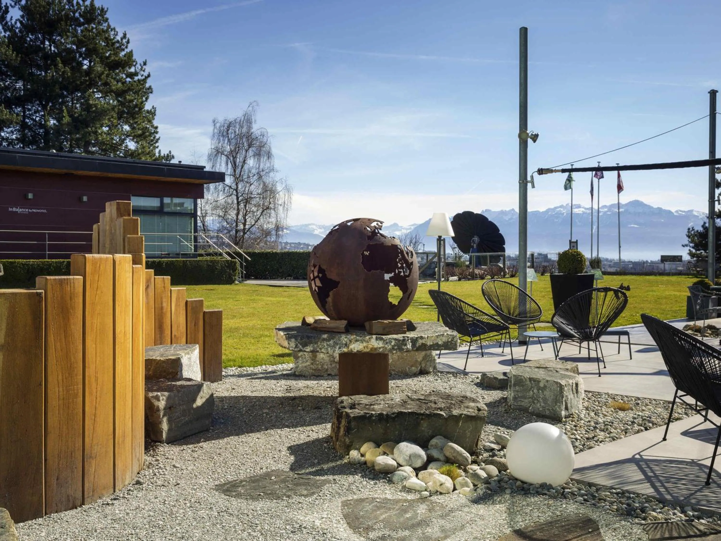 Lounge or bar in Novotel Lausanne Bussigny