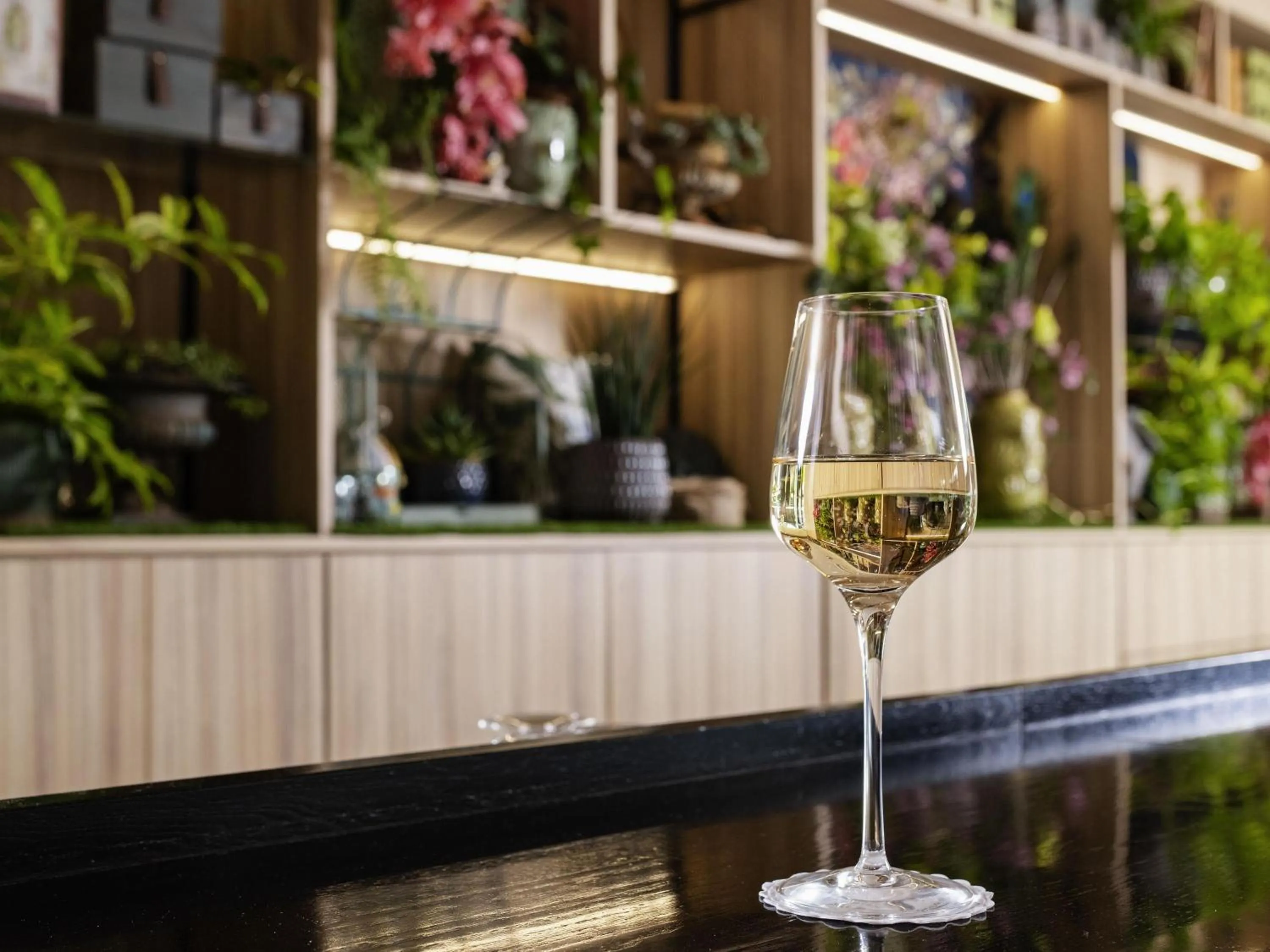 Lounge or bar in Novotel Lausanne Bussigny