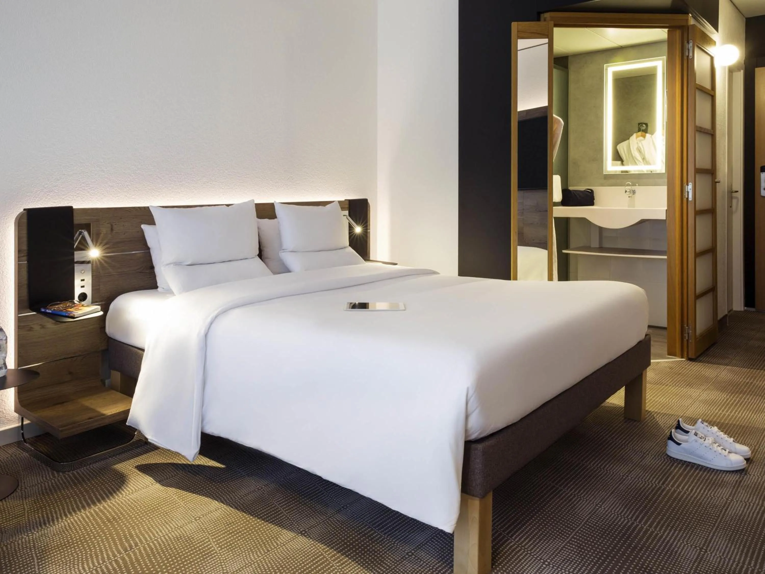 Bedroom, Bed in Novotel Lausanne Bussigny