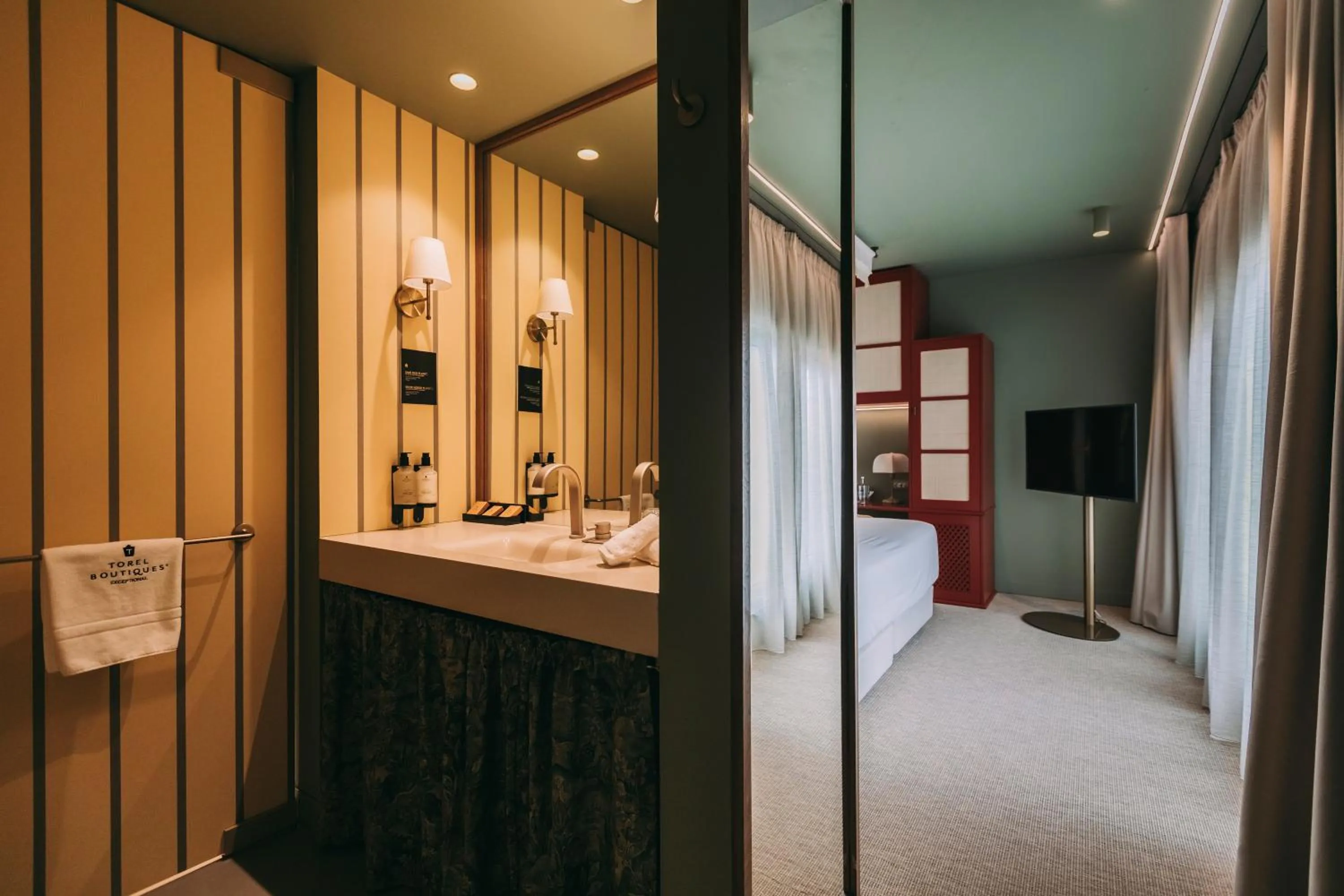 Bathroom, Bed in Torel Terra Brava