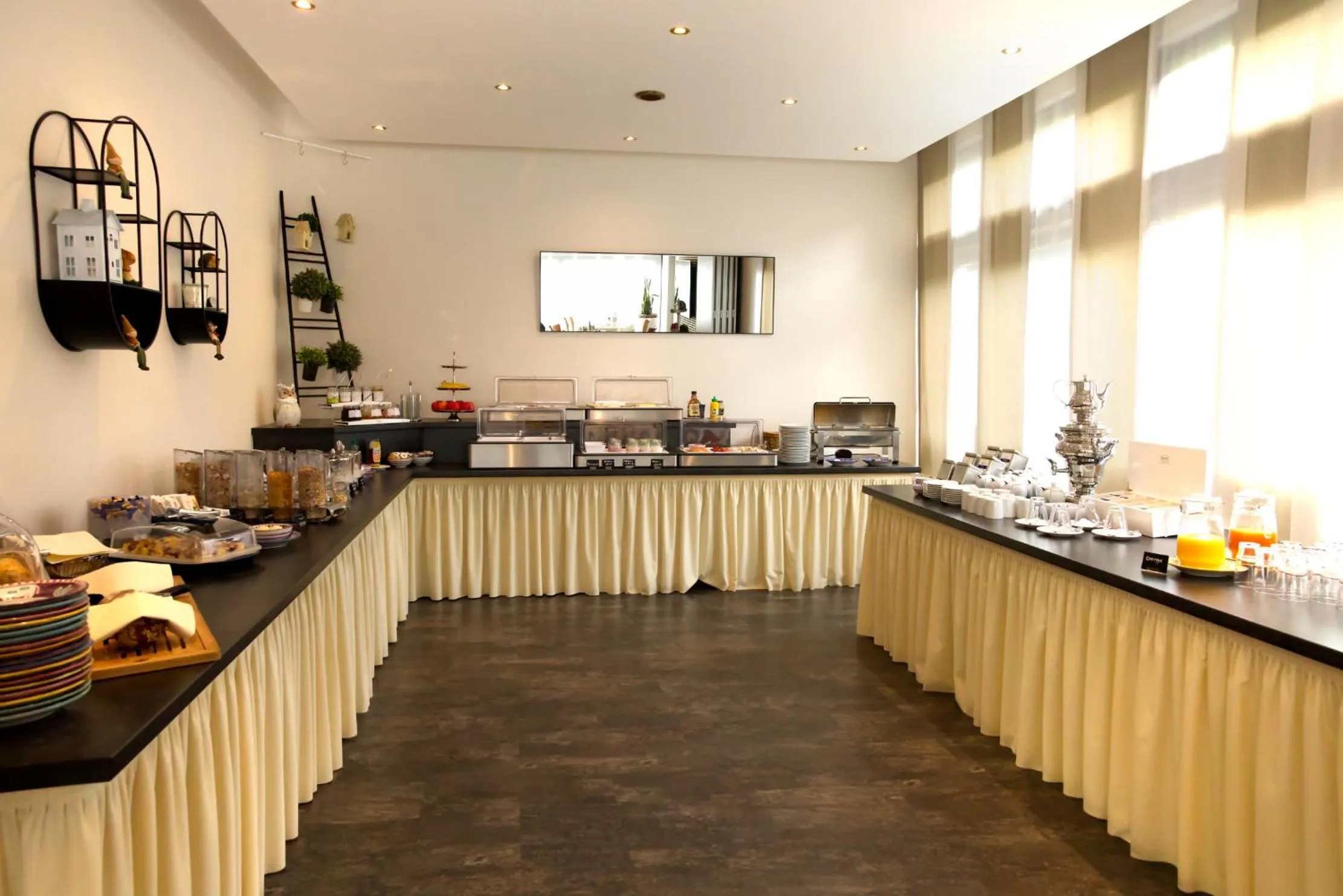 Buffet breakfast in Parkhotel Hammerberg