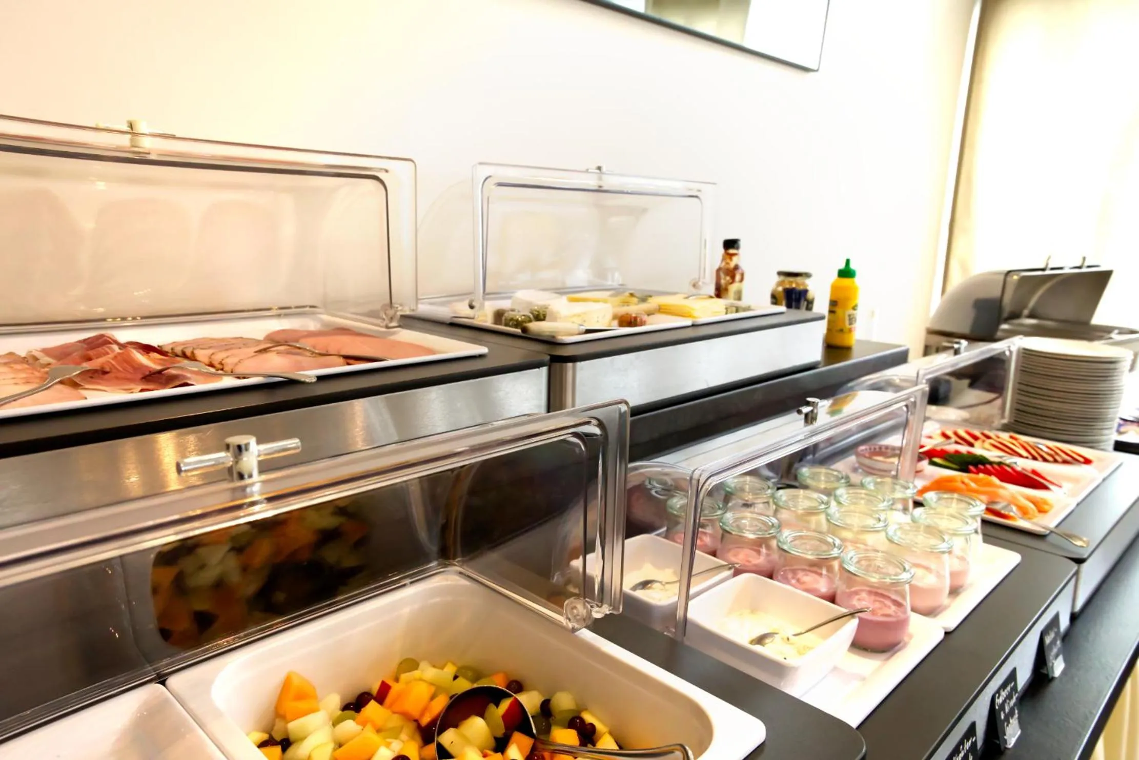 Buffet breakfast in Parkhotel Hammerberg